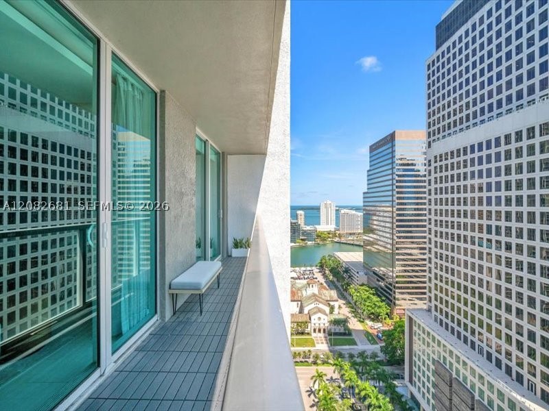 55 SE 6th St #2902, Miami FL 33131