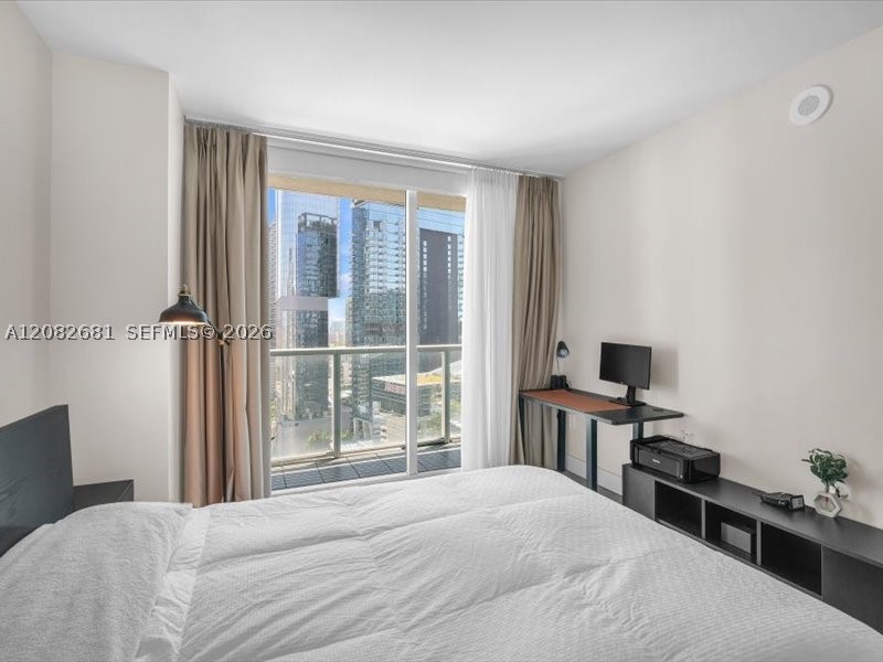 55 SE 6th St #2902, Miami FL 33131