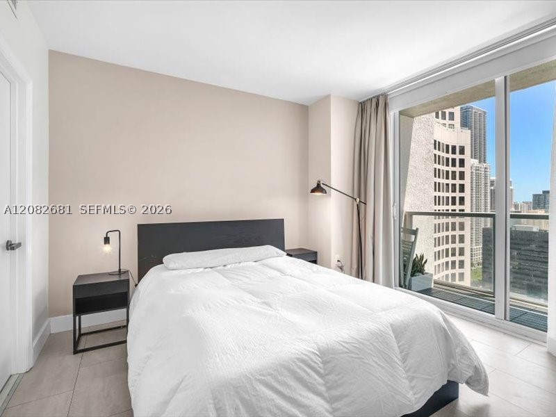 55 SE 6th St #2902, Miami FL 33131
