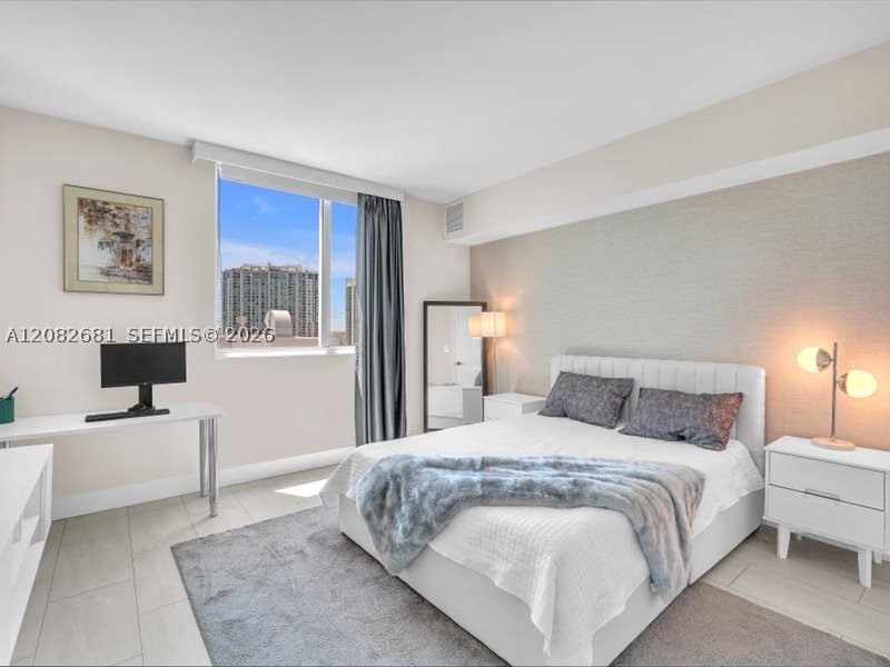55 SE 6th St #2902, Miami FL 33131