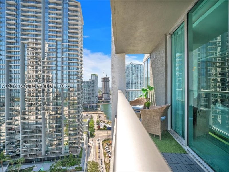55 SE 6th St #2902, Miami FL 33131