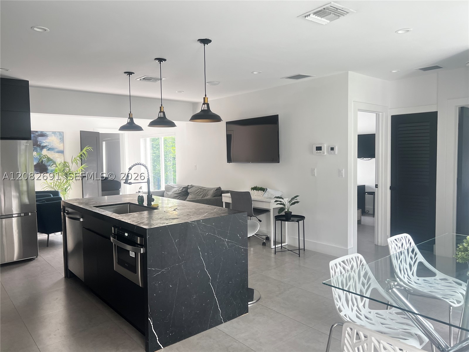 15 NW 52nd St, Miami FL 33127