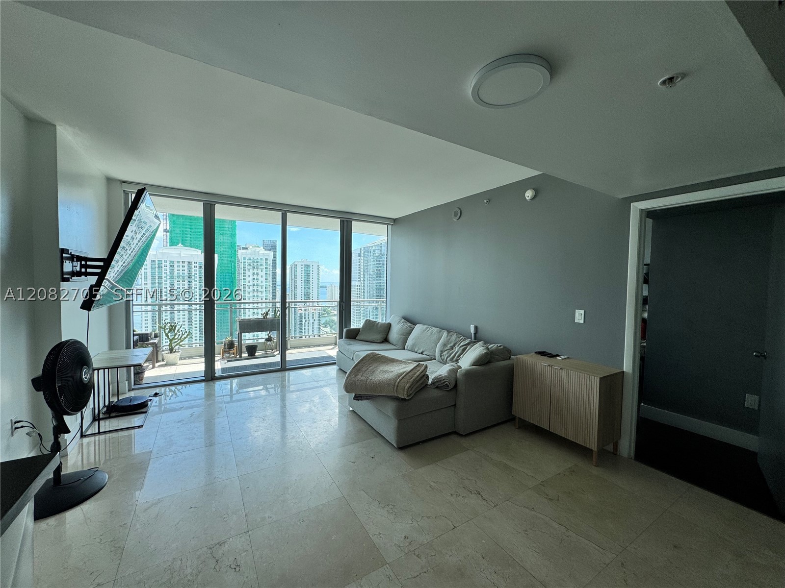 92 SW 3rd St #3811, Miami FL 33130
