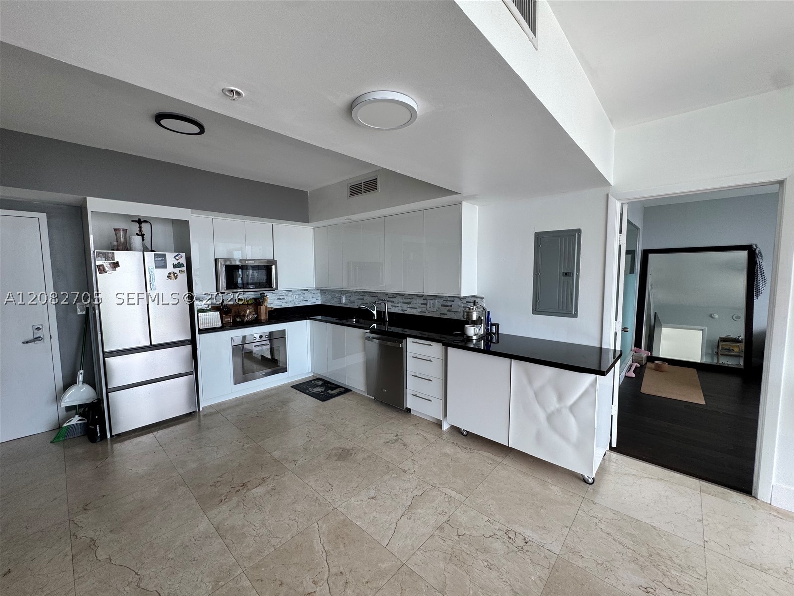 92 SW 3rd St #3811, Miami FL 33130