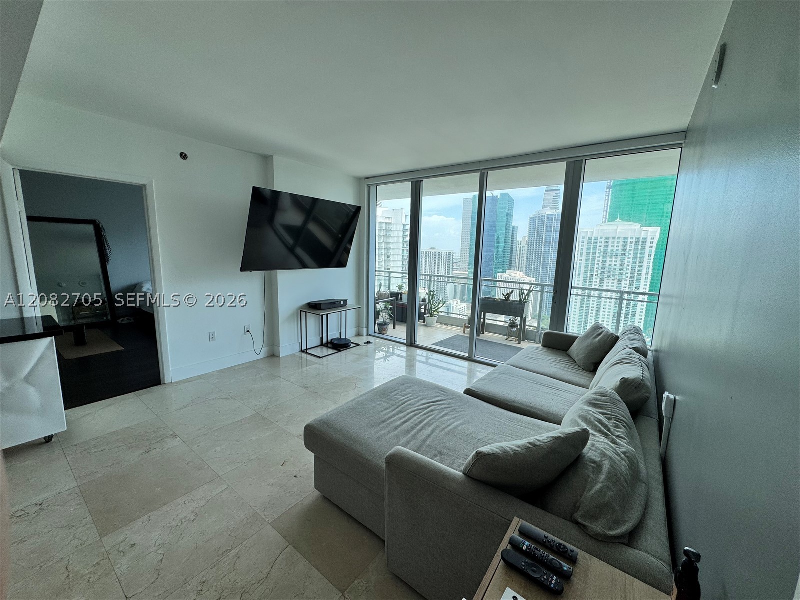 92 SW 3rd St #3811, Miami FL 33130