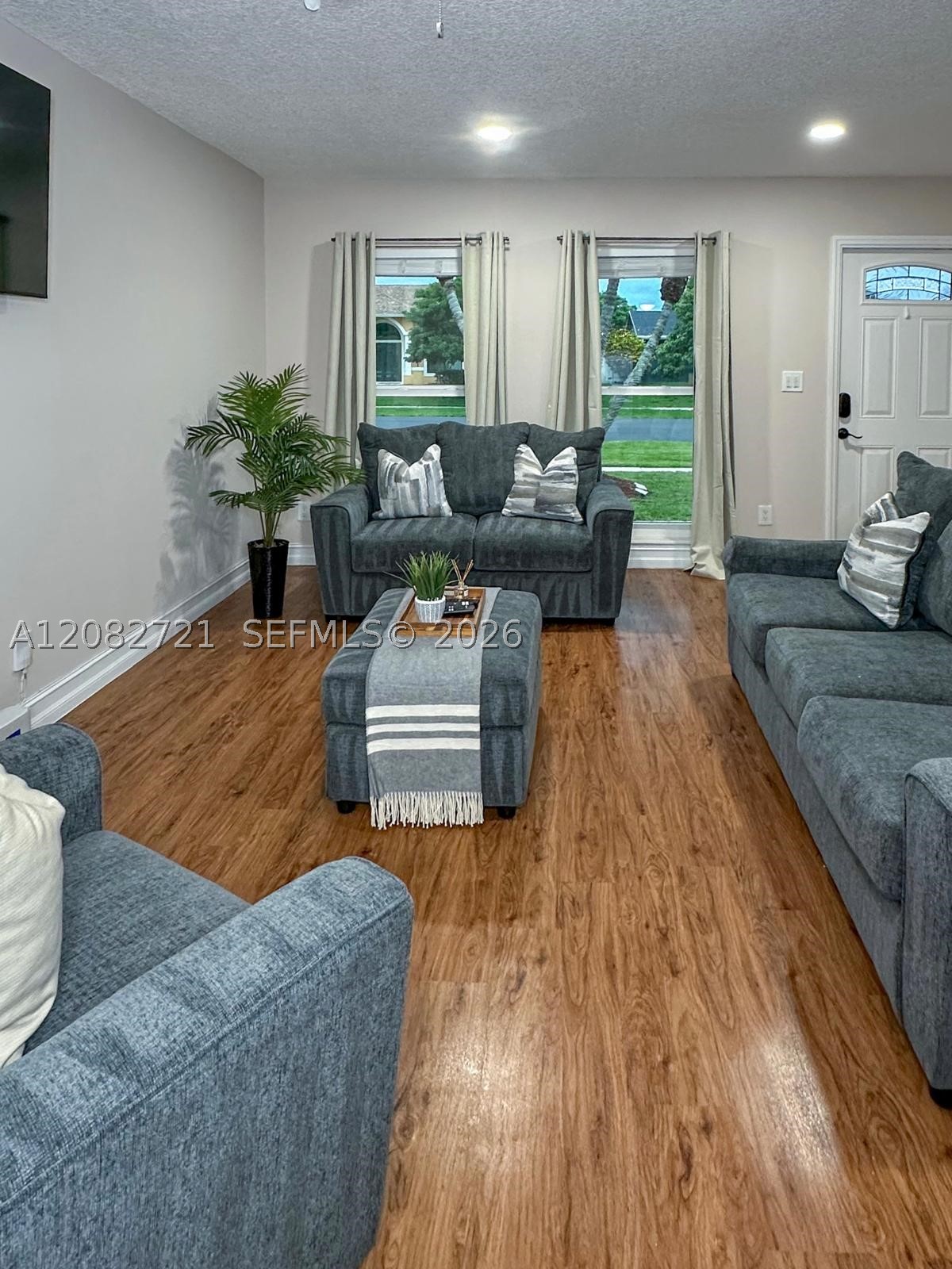 177 Dove Cir, Royal Palm Beach FL 33411