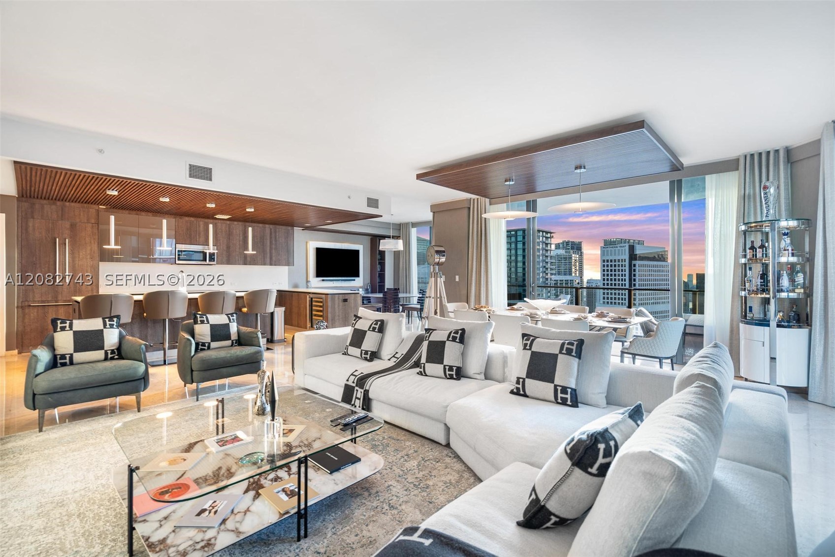 88 SW 7th St #3801, Miami FL 33130