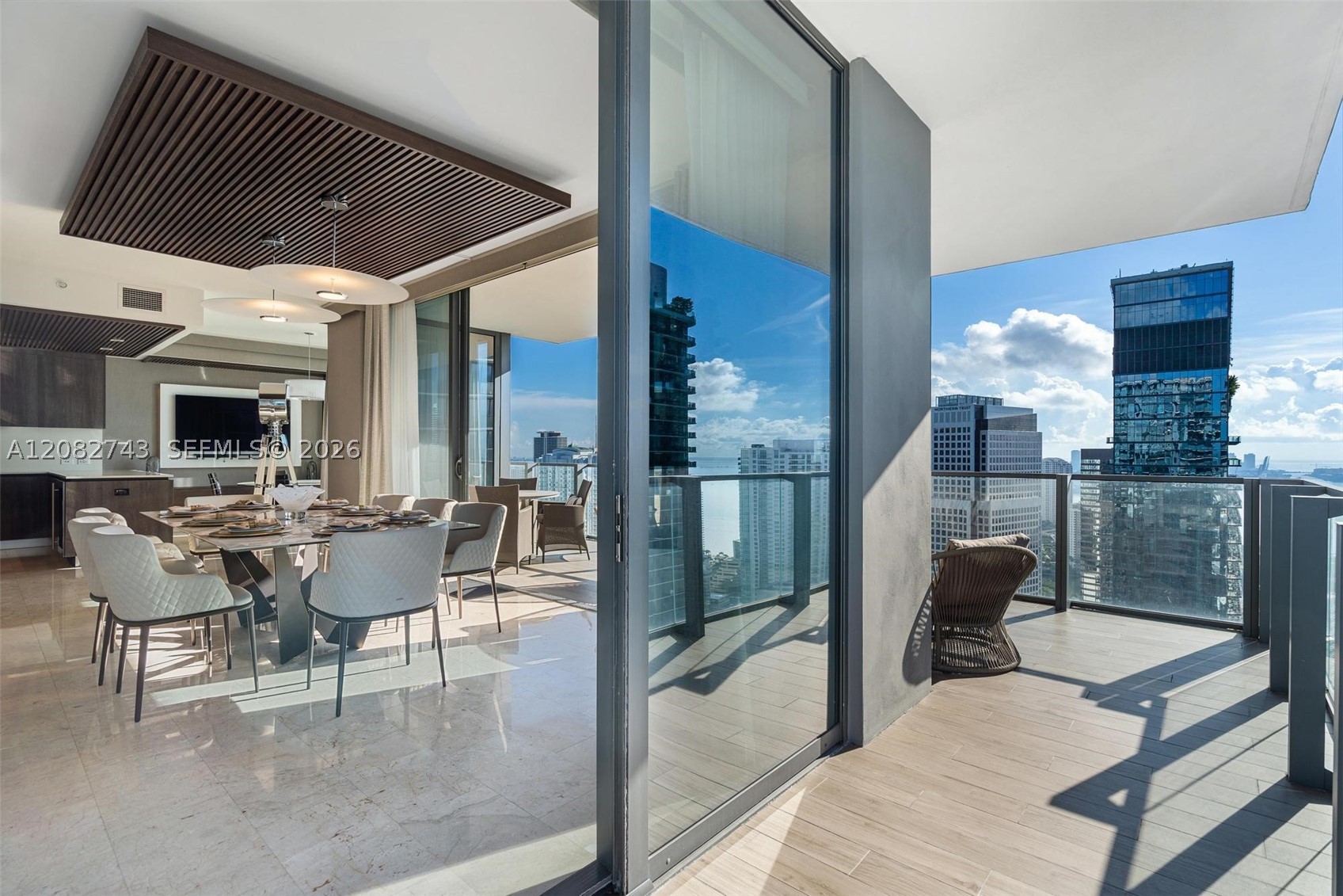 88 SW 7th St #3801, Miami FL 33130