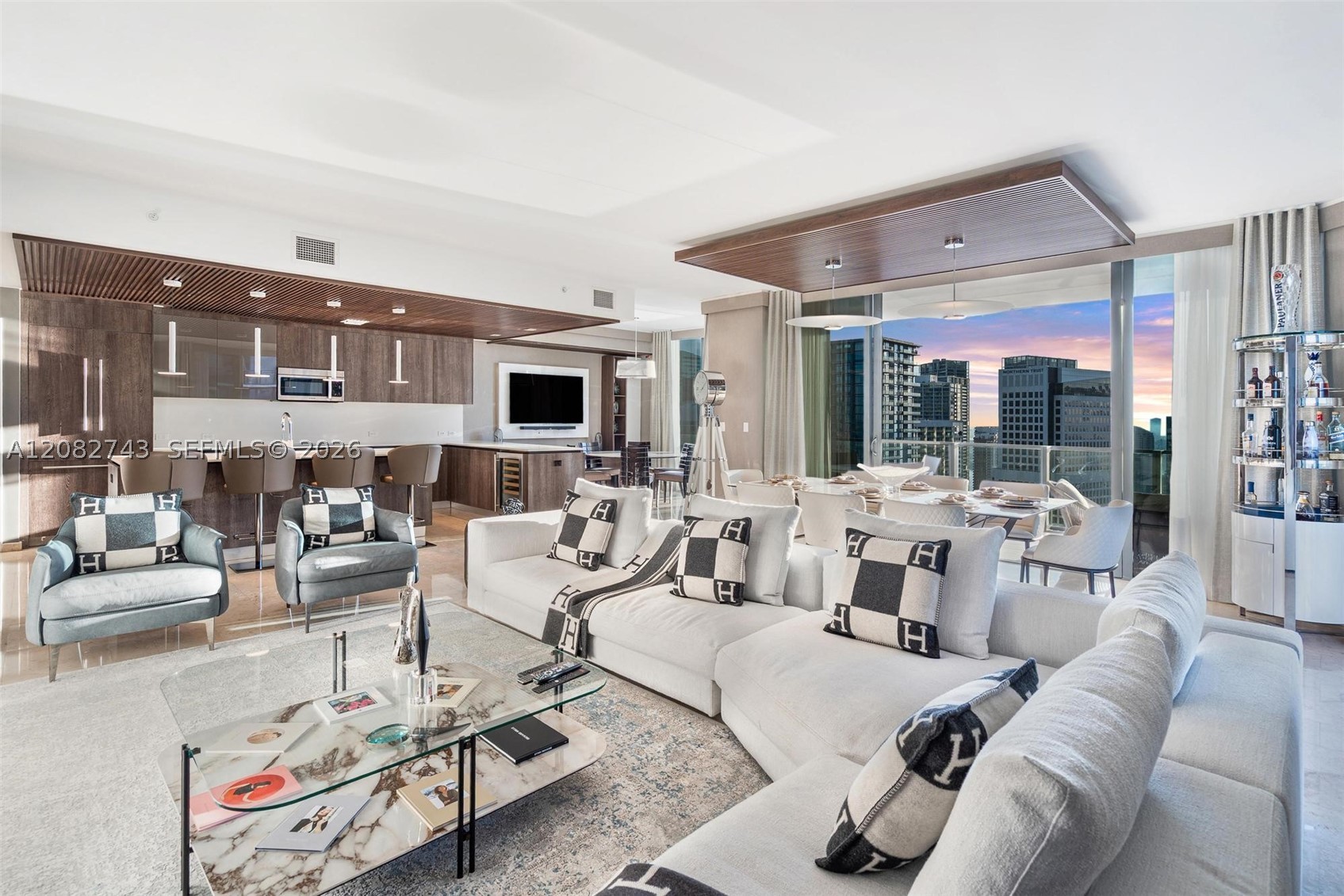 88 SW 7th St #3801, Miami FL 33130