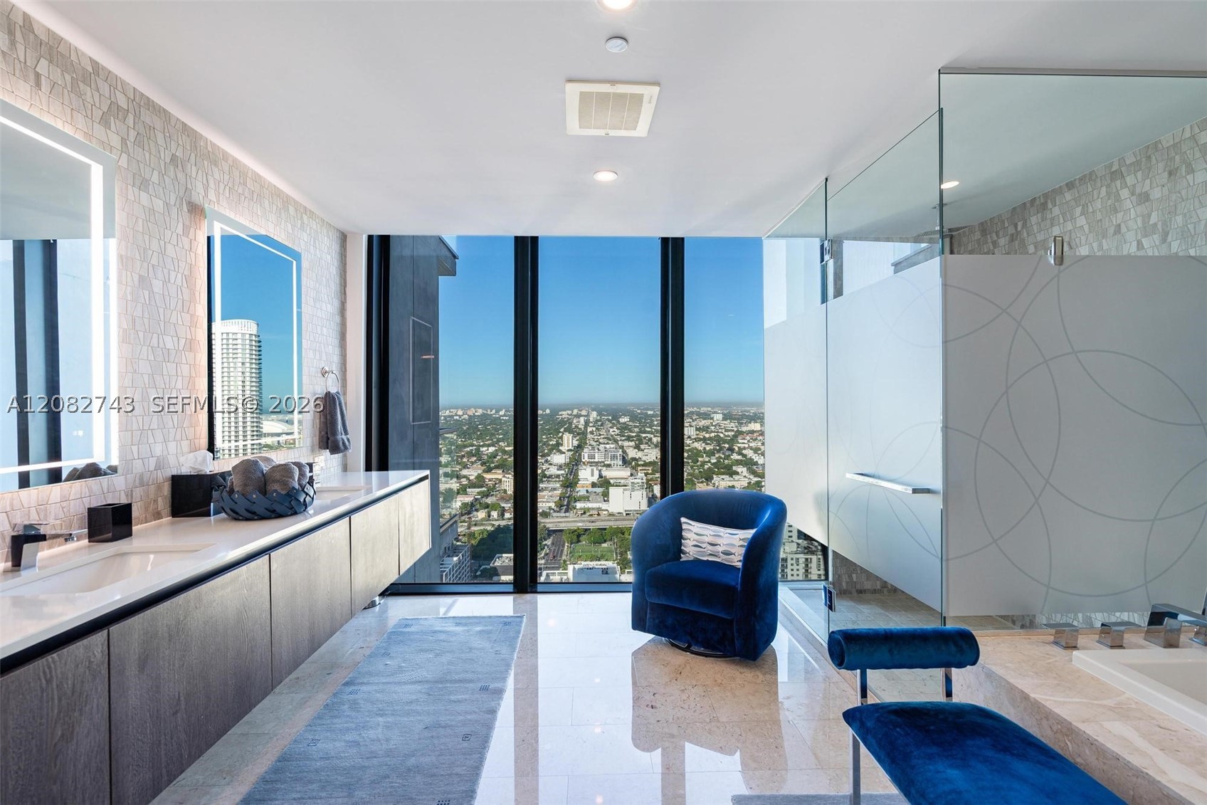 88 SW 7th St #3801, Miami FL 33130