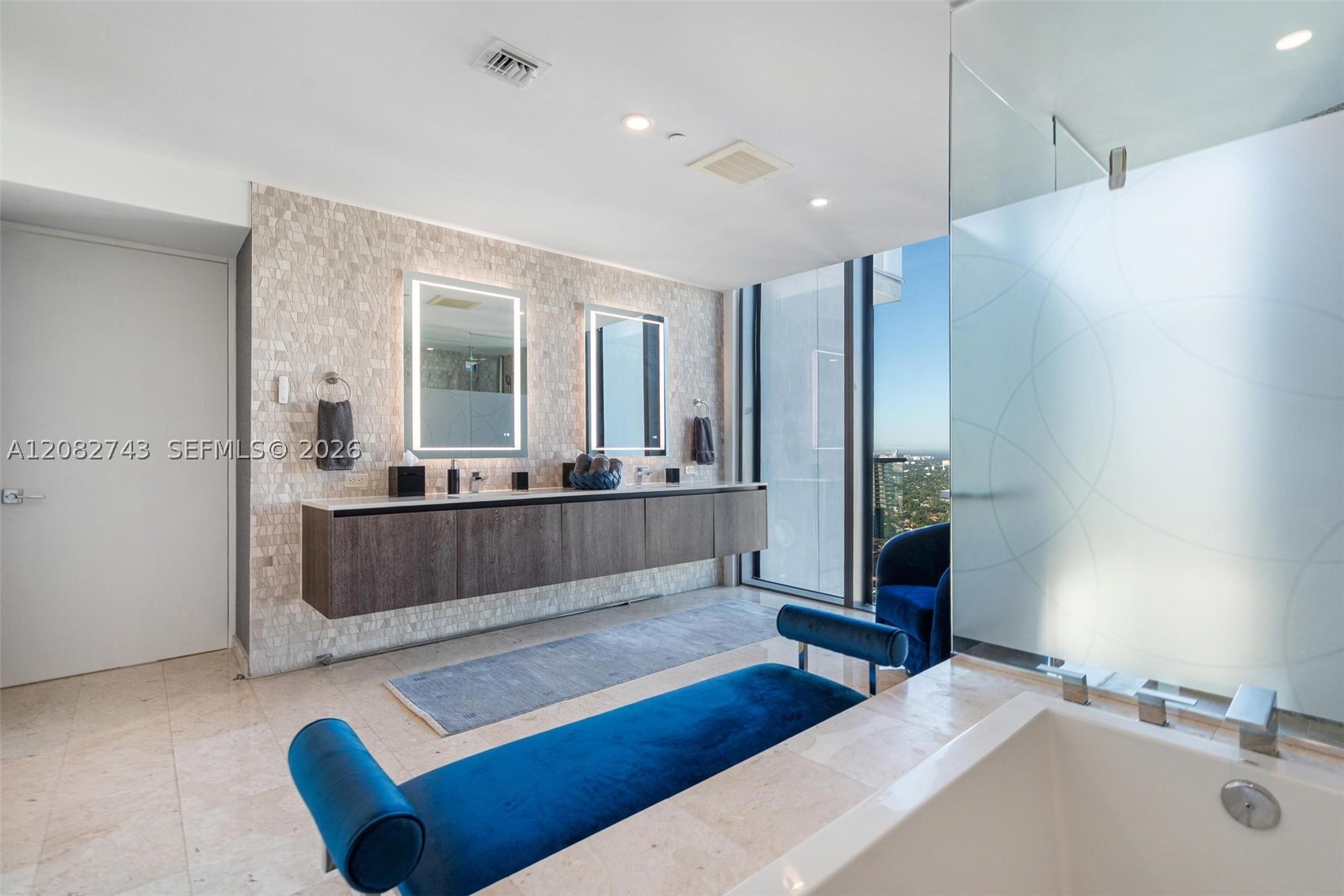 88 SW 7th St #3801, Miami FL 33130