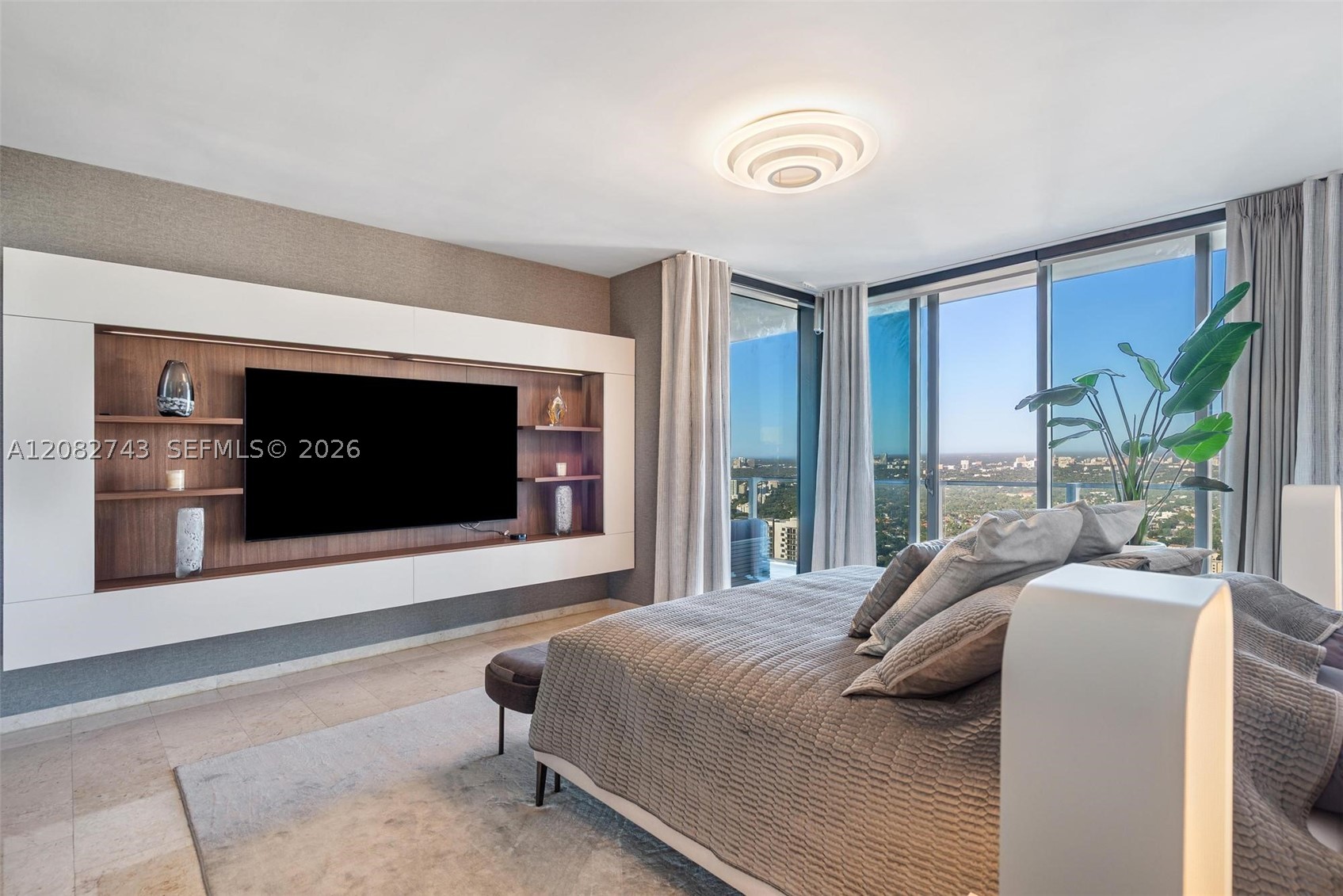 88 SW 7th St #3801, Miami FL 33130