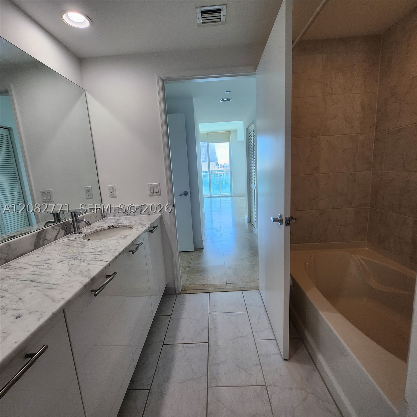 951 Brickell Ave #2510, Miami FL 33131