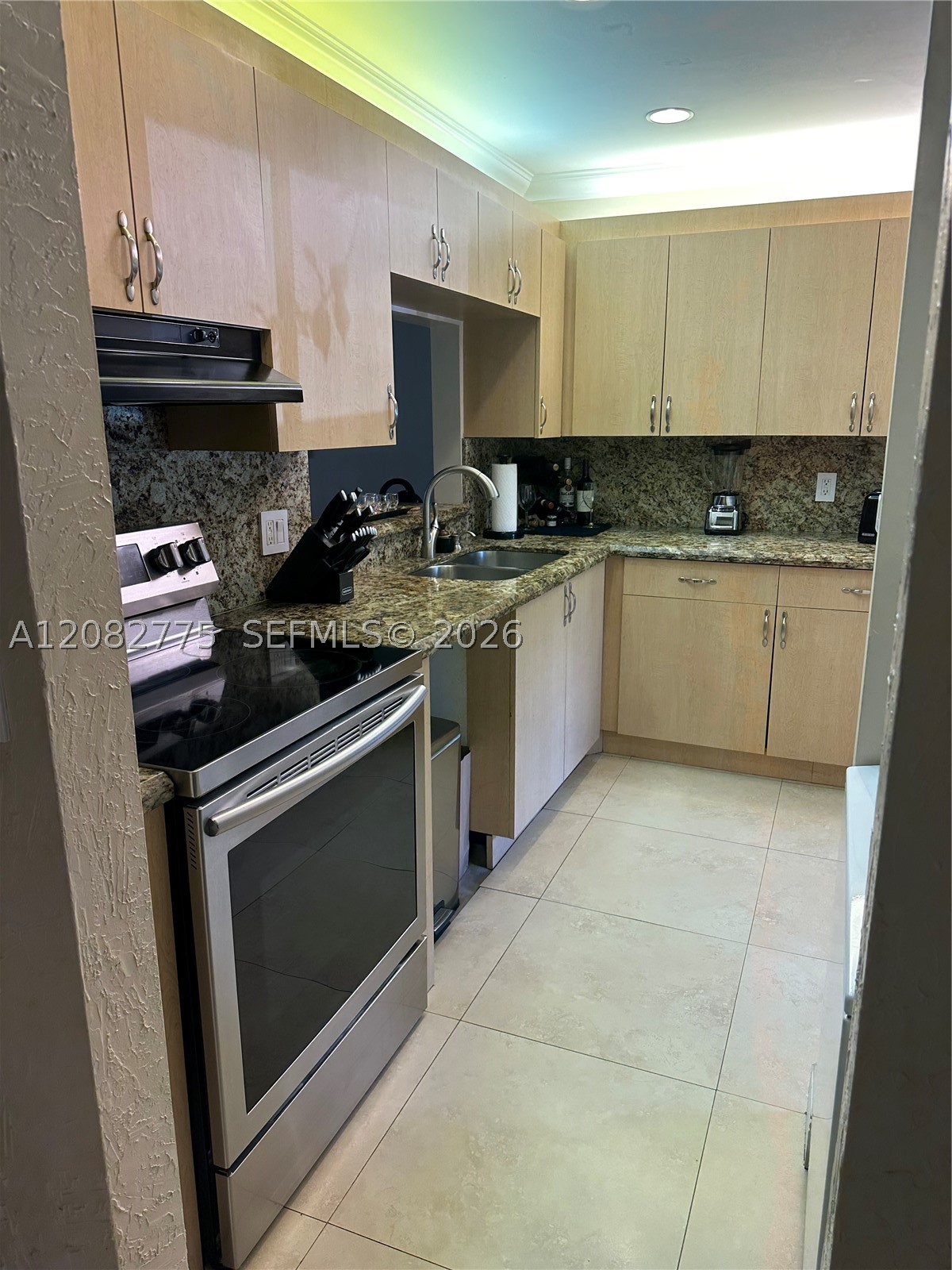 445 Lakeview Dr #1, Weston FL 33326