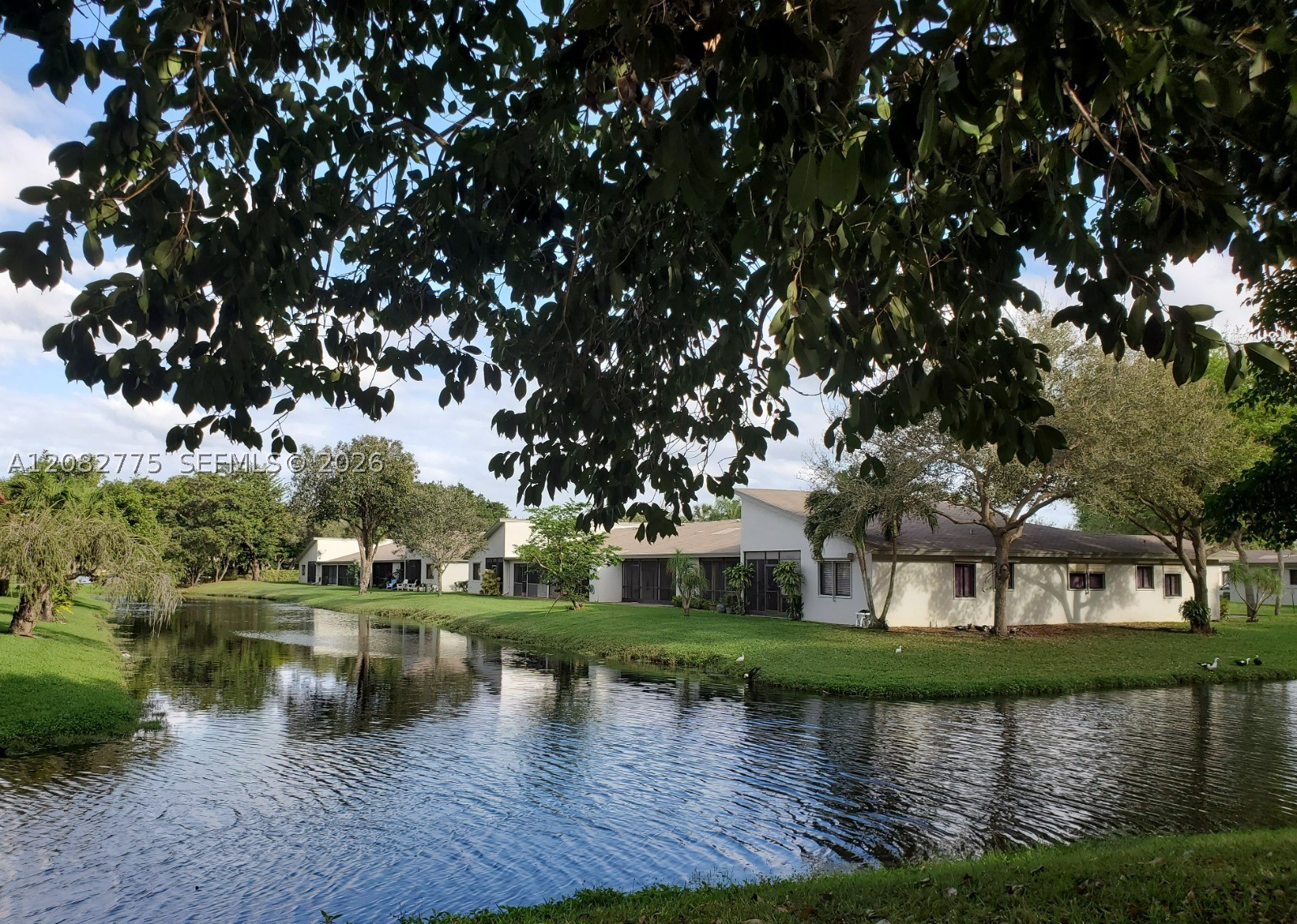445 Lakeview Dr #1, Weston FL 33326