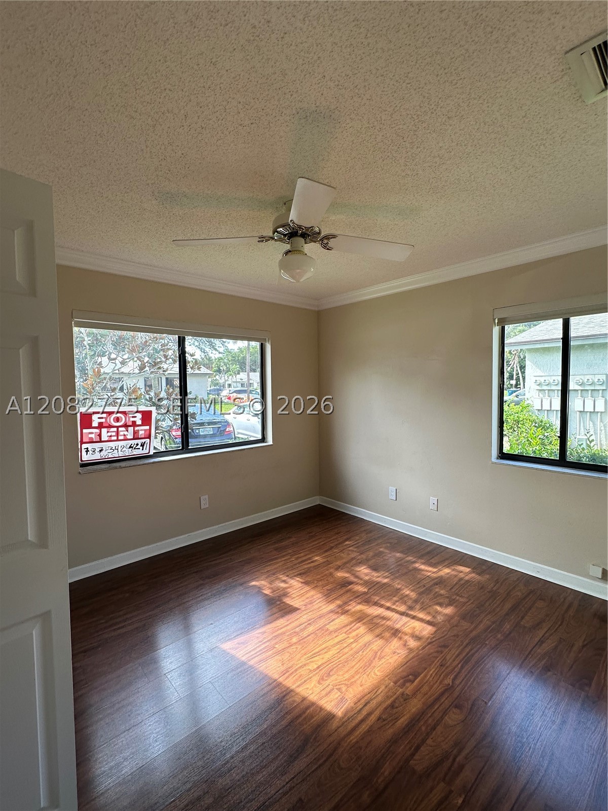 445 Lakeview Dr #1, Weston FL 33326