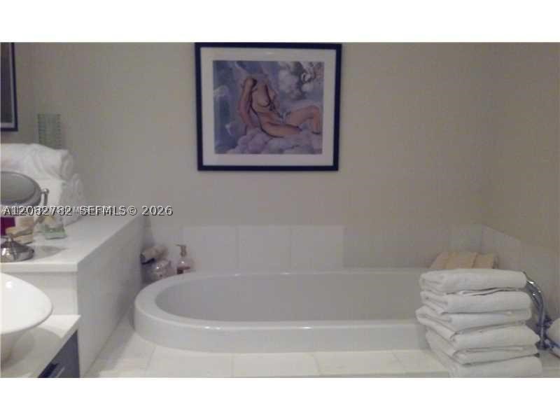 2950 NE 188th St #304, Aventura FL 33180