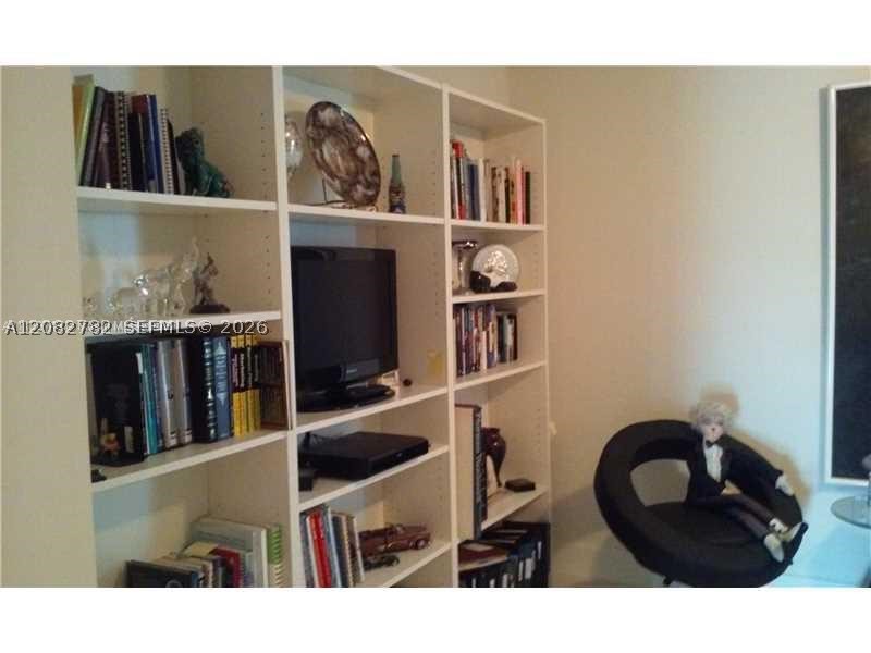 2950 NE 188th St #304, Aventura FL 33180