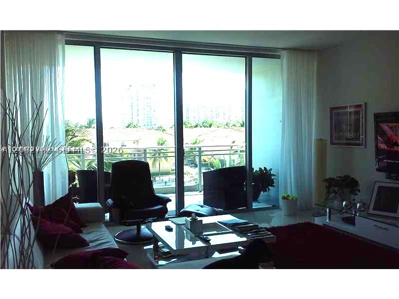 2950 NE 188th St #304, Aventura FL 33180