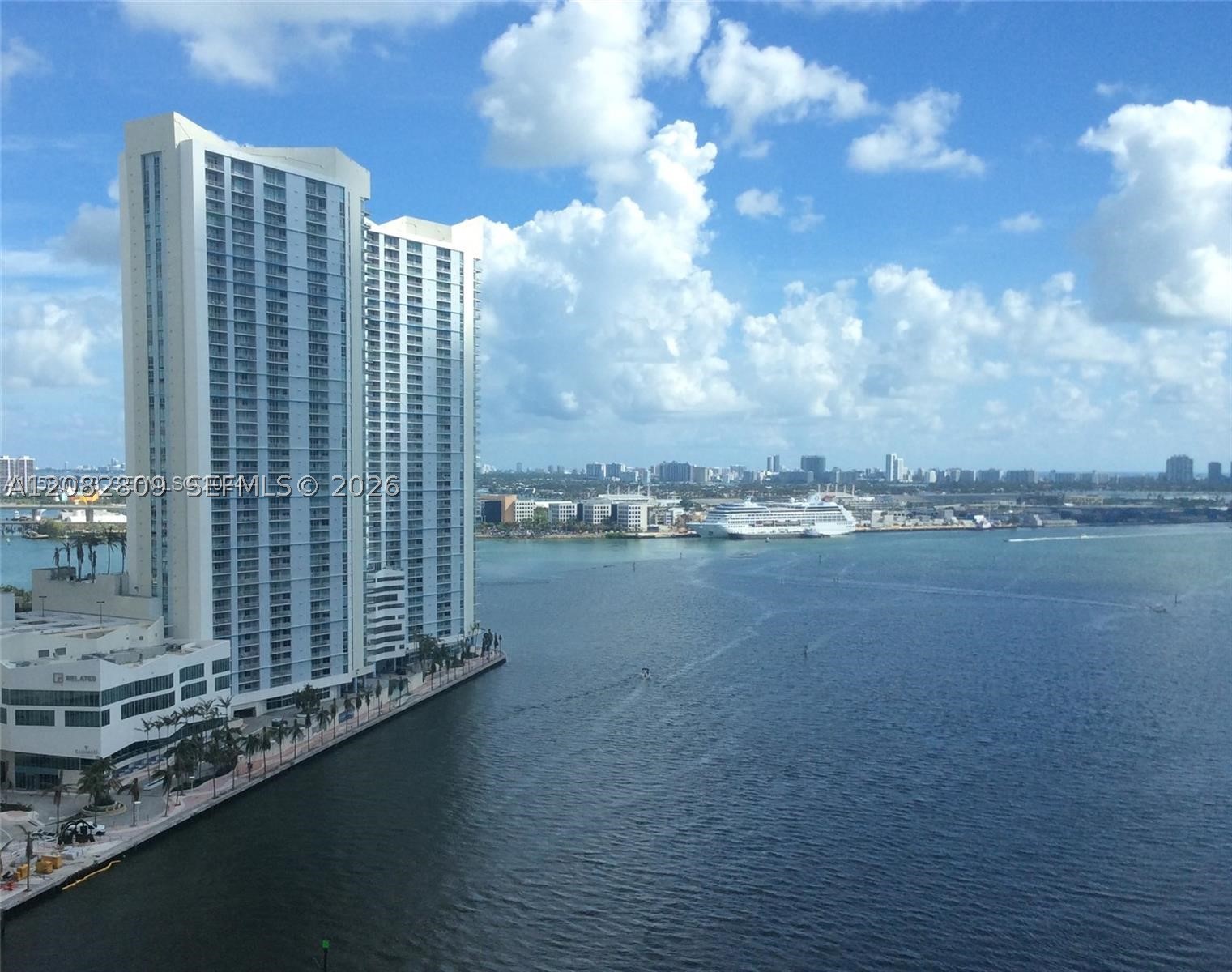 325 NE Biscayne Blvd #1923, Miami FL 33131