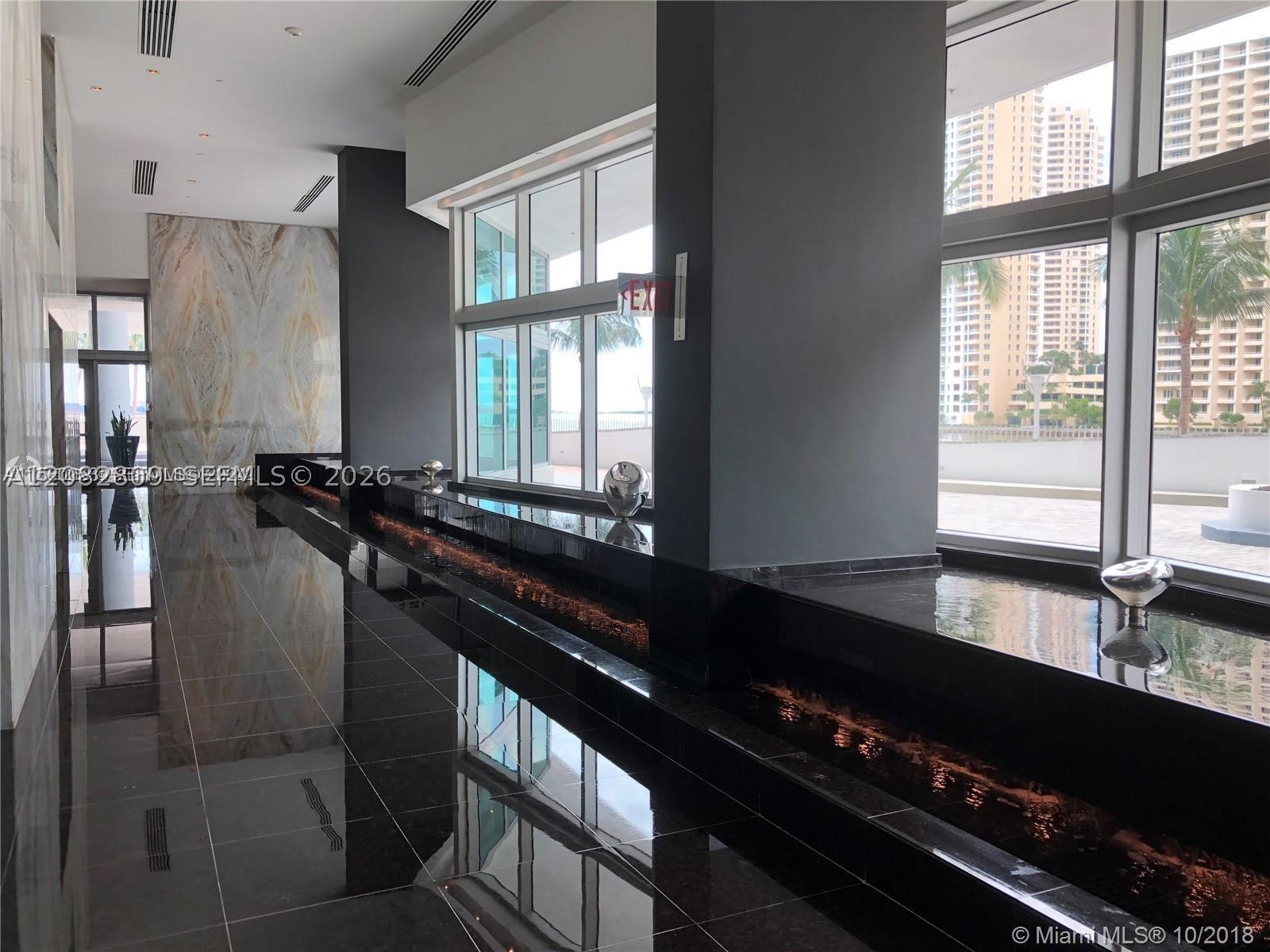 325 NE Biscayne Blvd #1923, Miami FL 33131