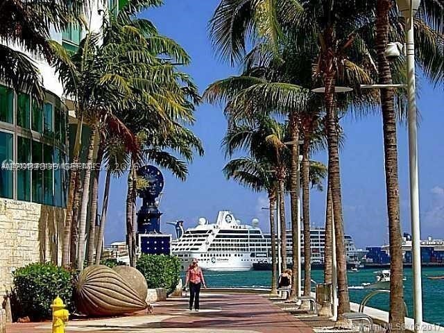 325 NE Biscayne Blvd #1923, Miami FL 33131
