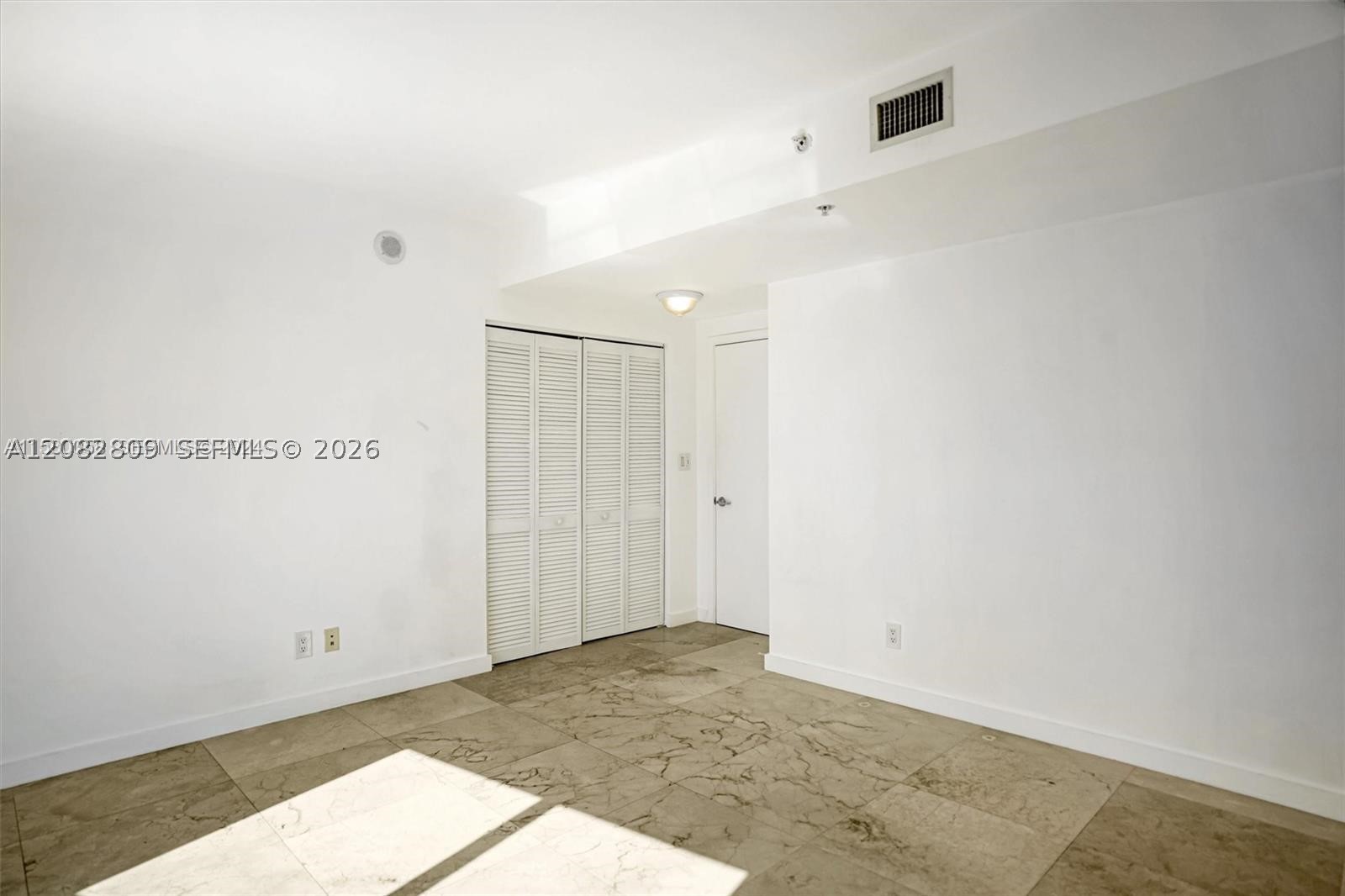 325 NE Biscayne Blvd #1923, Miami FL 33131