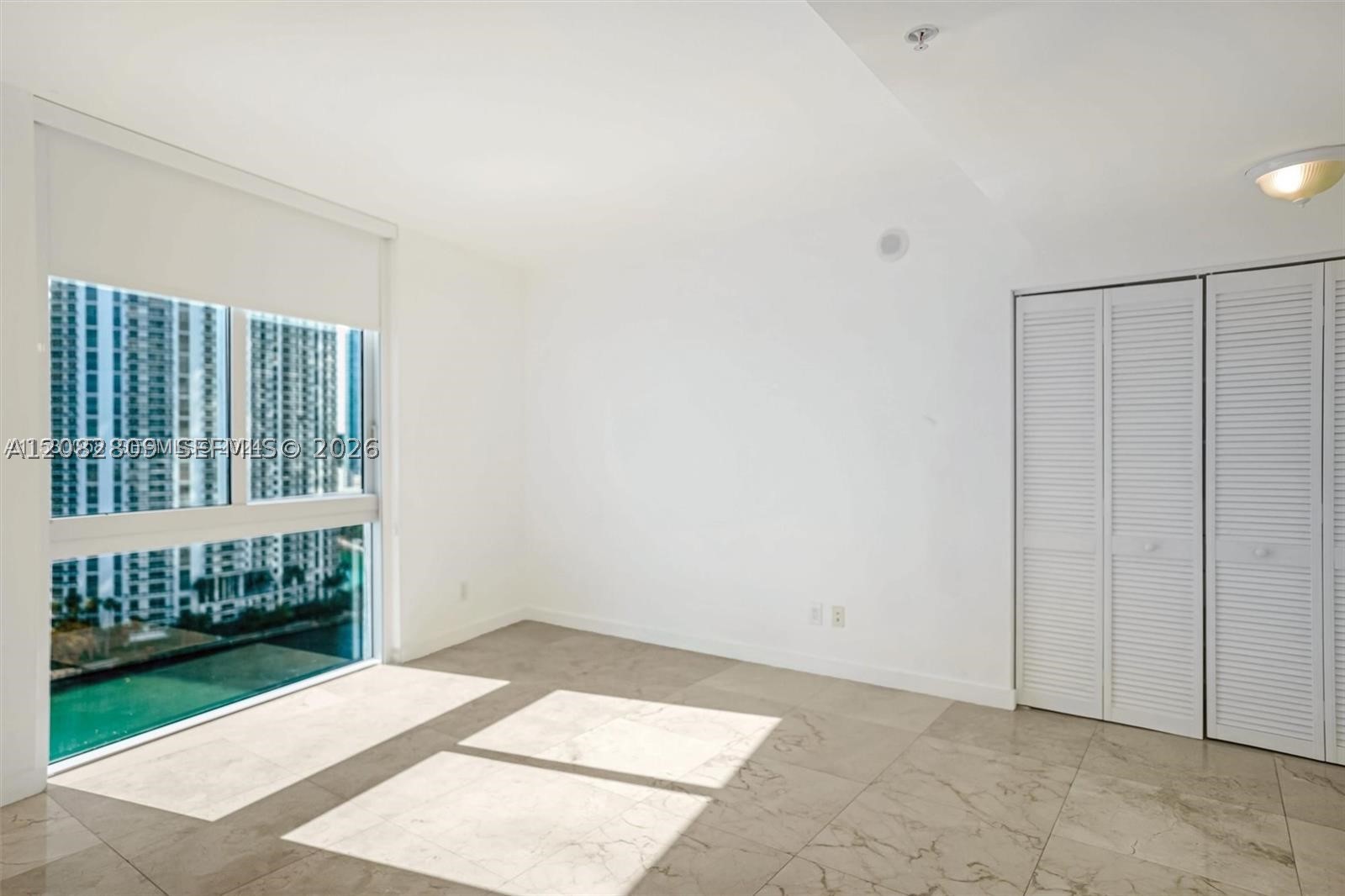 325 NE Biscayne Blvd #1923, Miami FL 33131