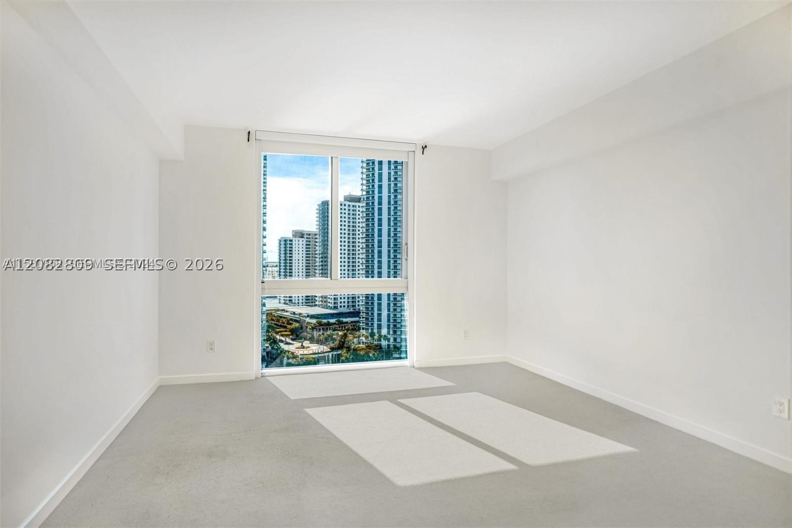 325 NE Biscayne Blvd #1923, Miami FL 33131