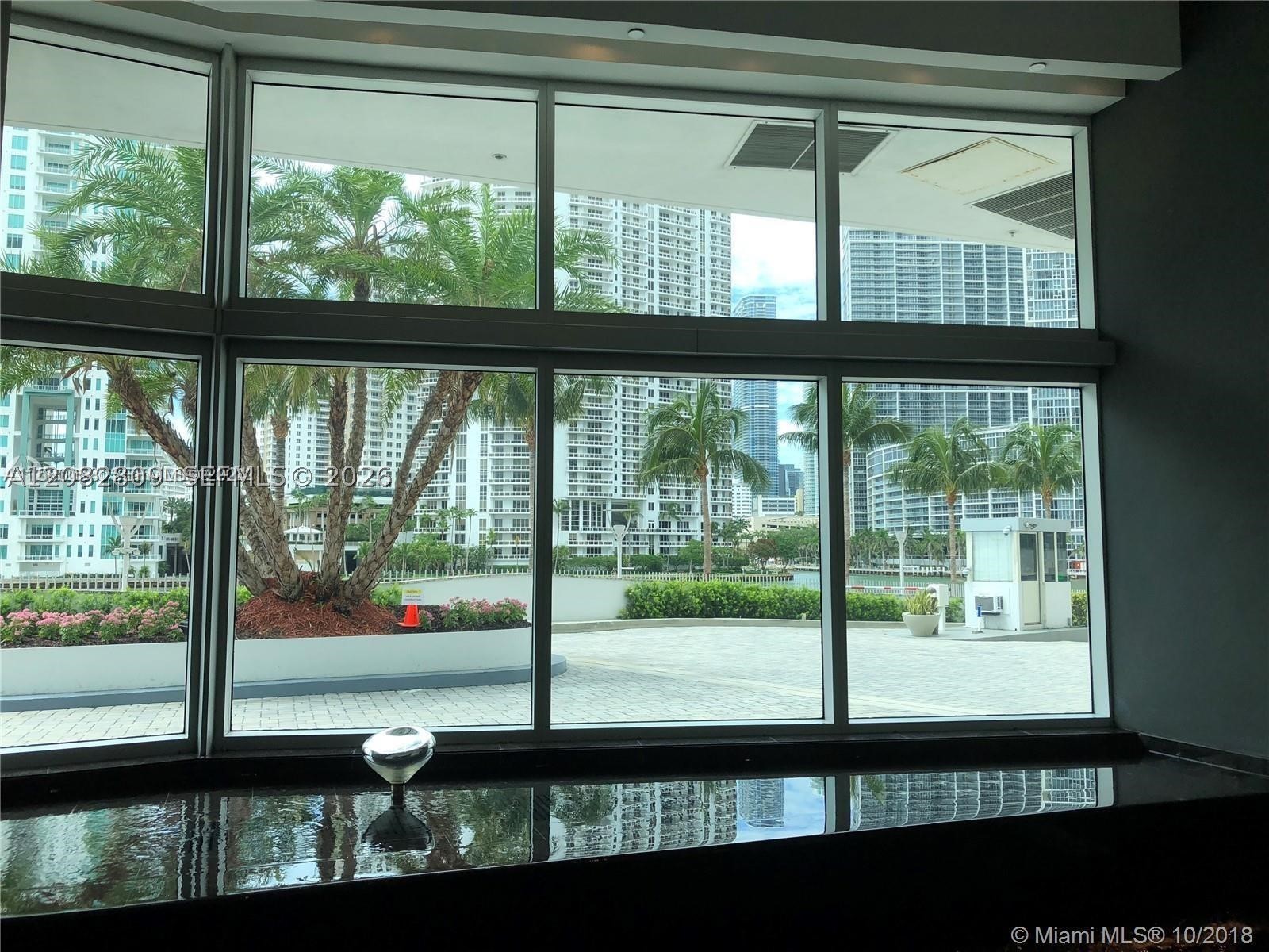 325 NE Biscayne Blvd #1923, Miami FL 33131