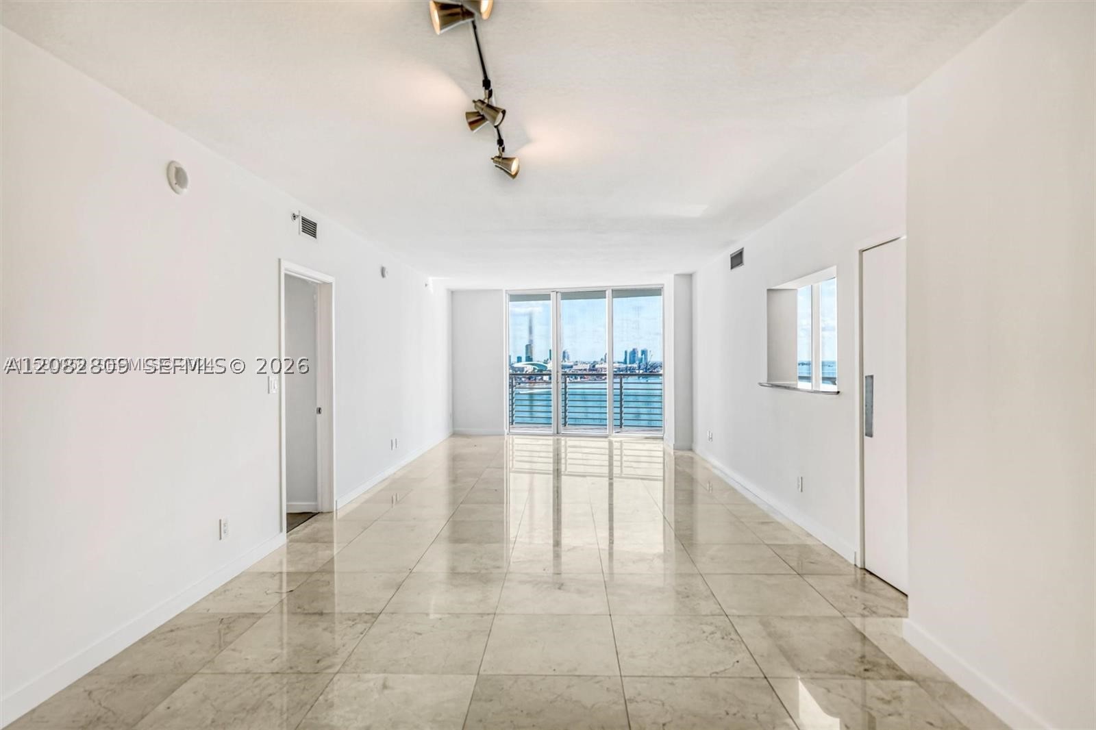 325 NE Biscayne Blvd #1923, Miami FL 33131