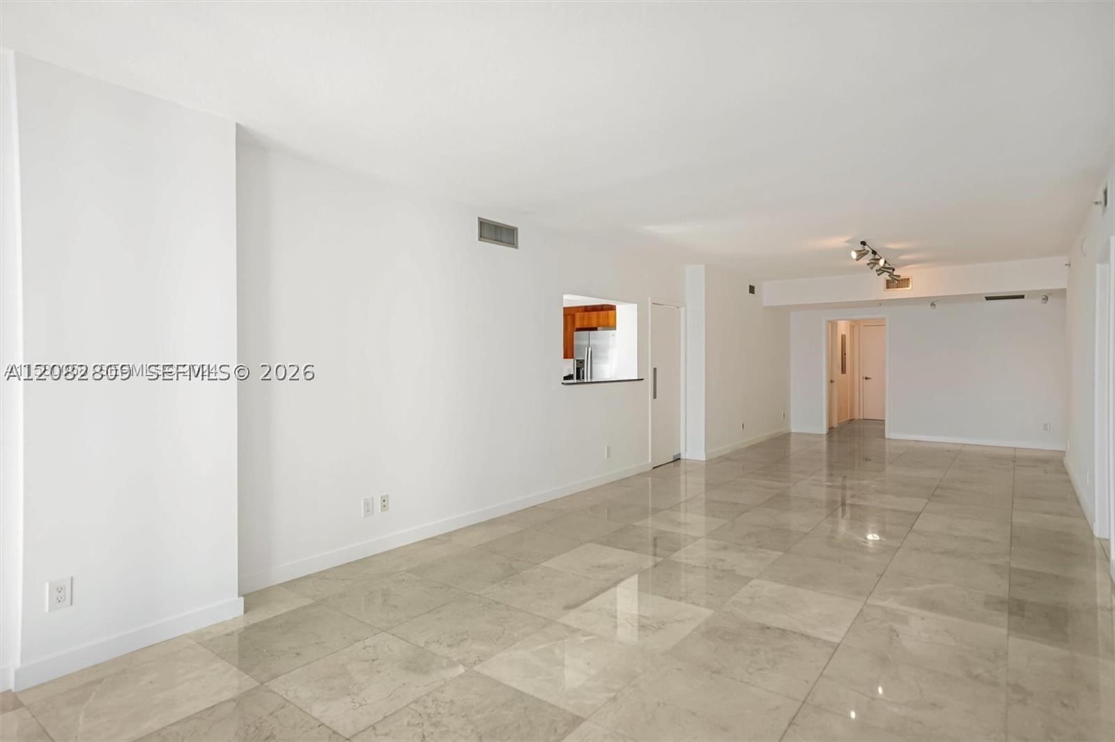 325 NE Biscayne Blvd #1923, Miami FL 33131