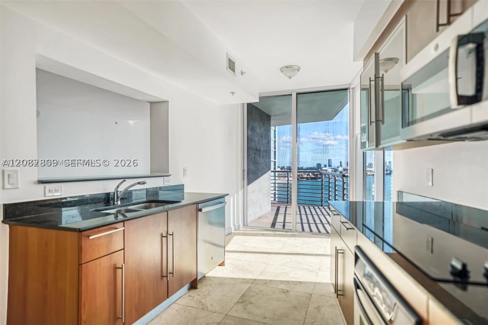 325 NE Biscayne Blvd #1923, Miami FL 33131