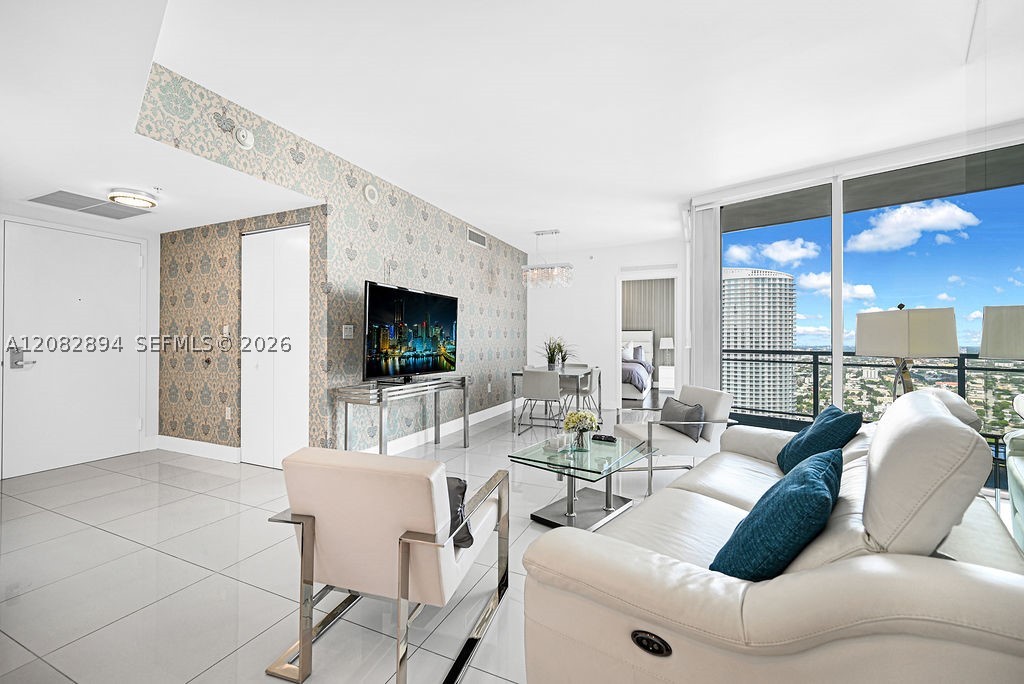 92 SW 3rd St #4806, Miami FL 33130