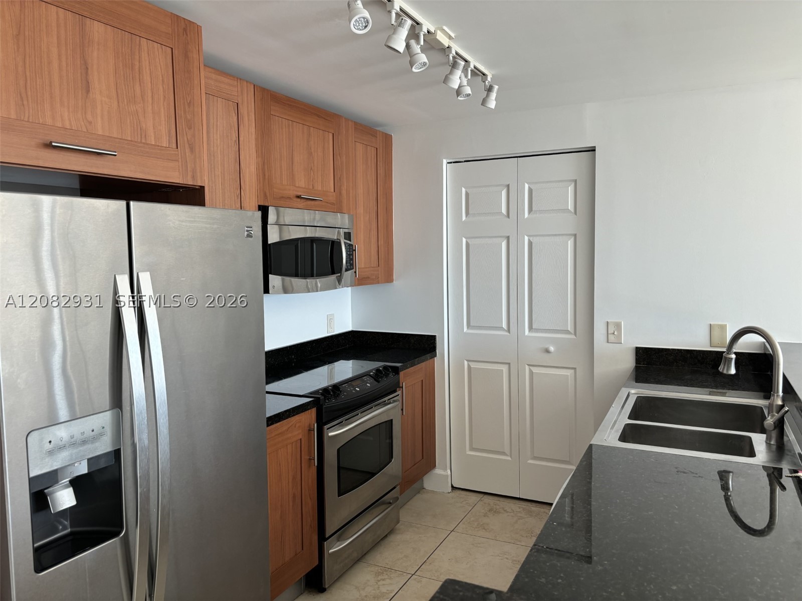 1300 Ponce De Leon Blvd #605, Coral Gables FL 33134