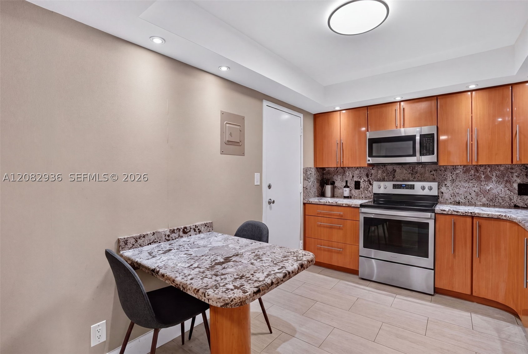 427 Golden Isles Dr #11C, Hallandale Beach FL 33009