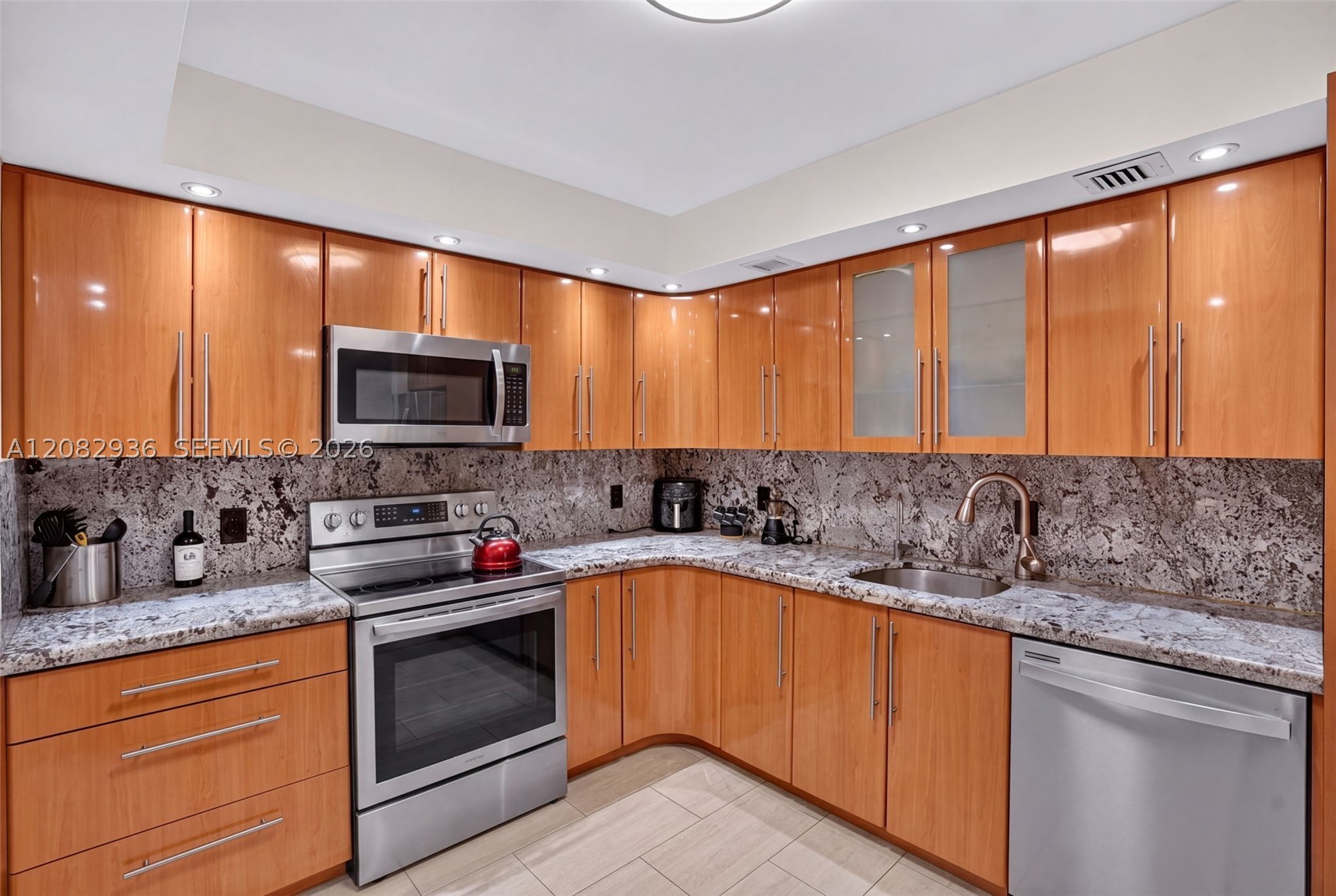 427 Golden Isles Dr #11C, Hallandale Beach FL 33009