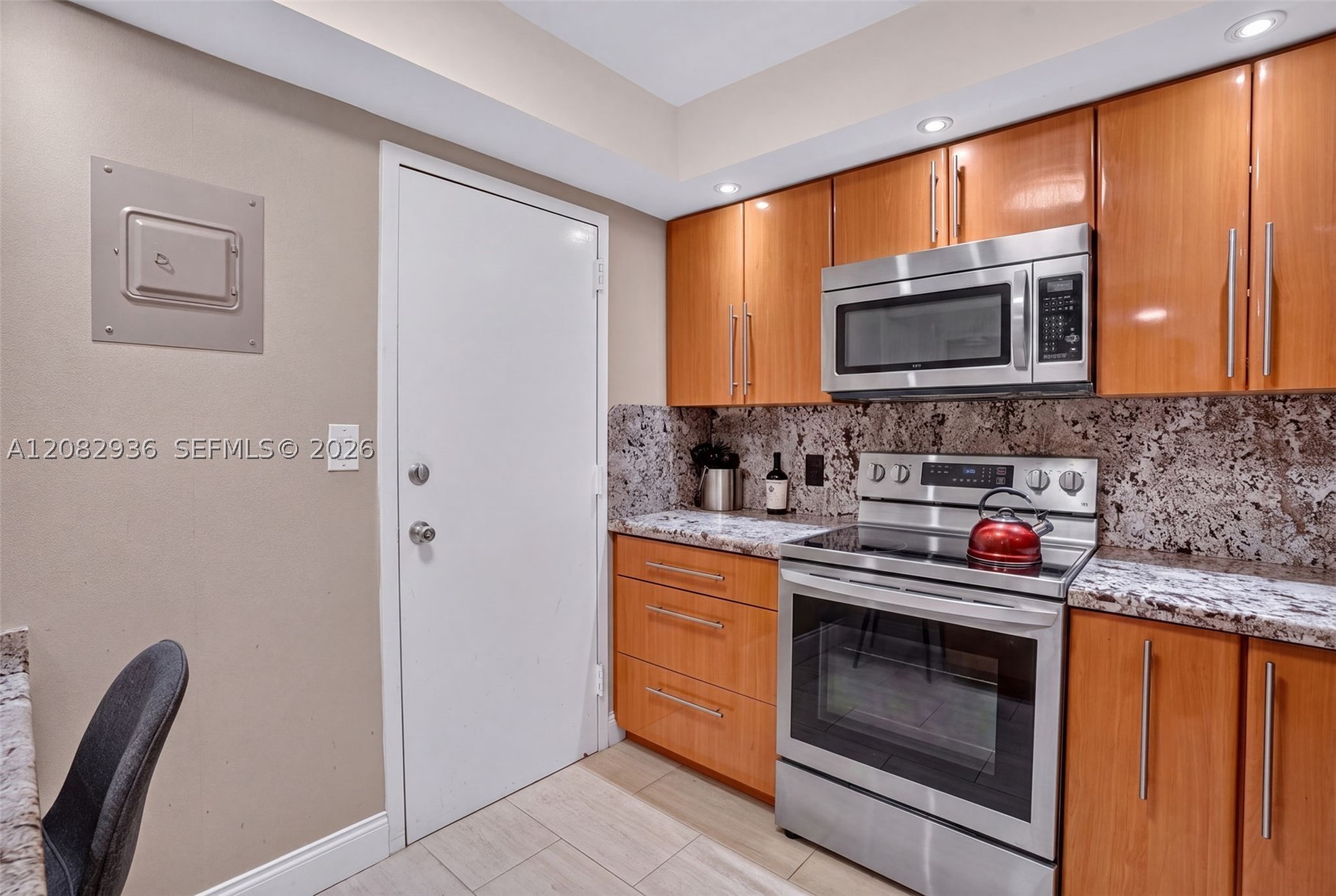 427 Golden Isles Dr #11C, Hallandale Beach FL 33009