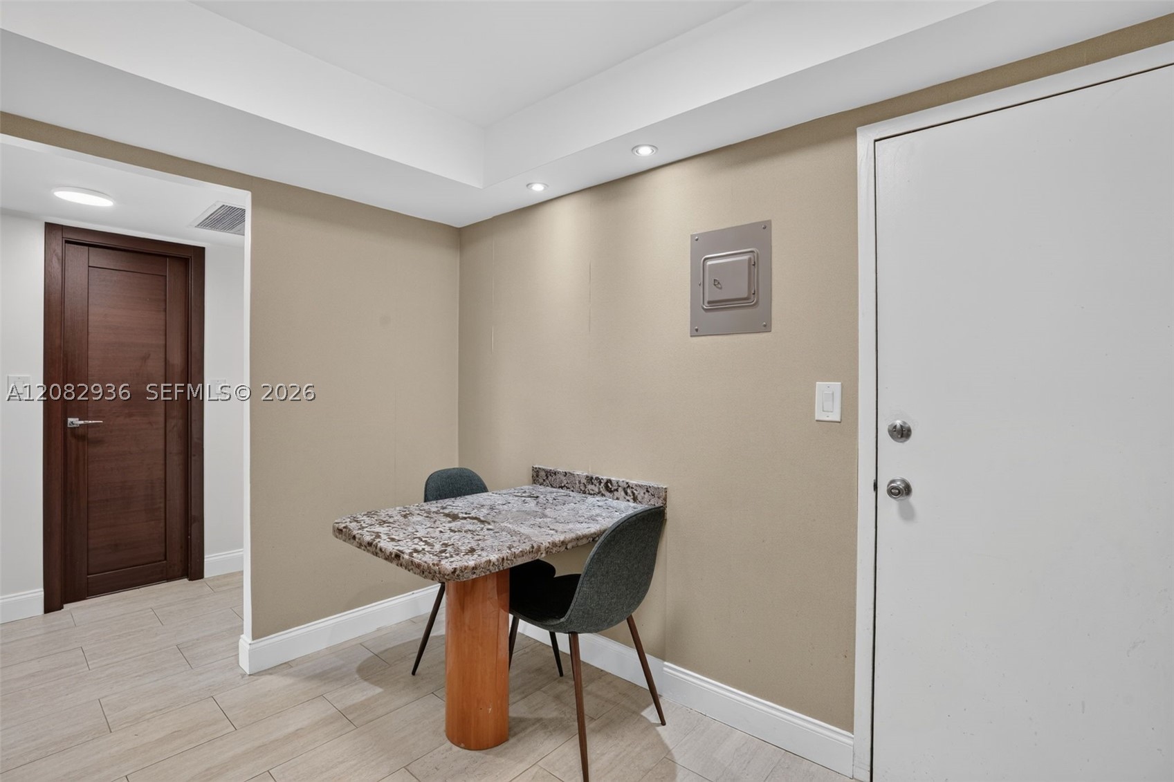 427 Golden Isles Dr #11C, Hallandale Beach FL 33009