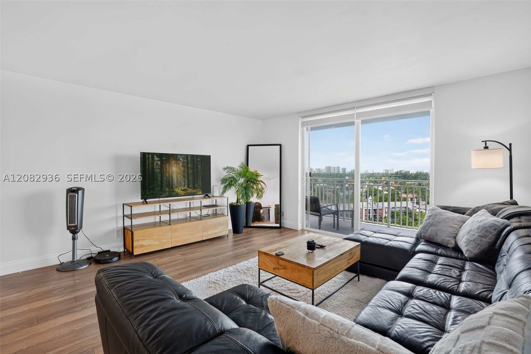 427 Golden Isles Dr #11C, Hallandale Beach FL 33009