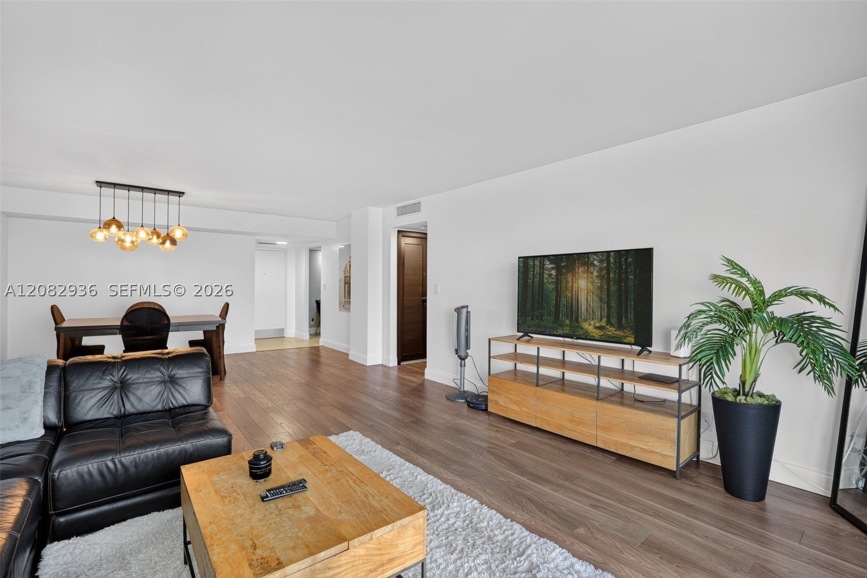 427 Golden Isles Dr #11C, Hallandale Beach FL 33009