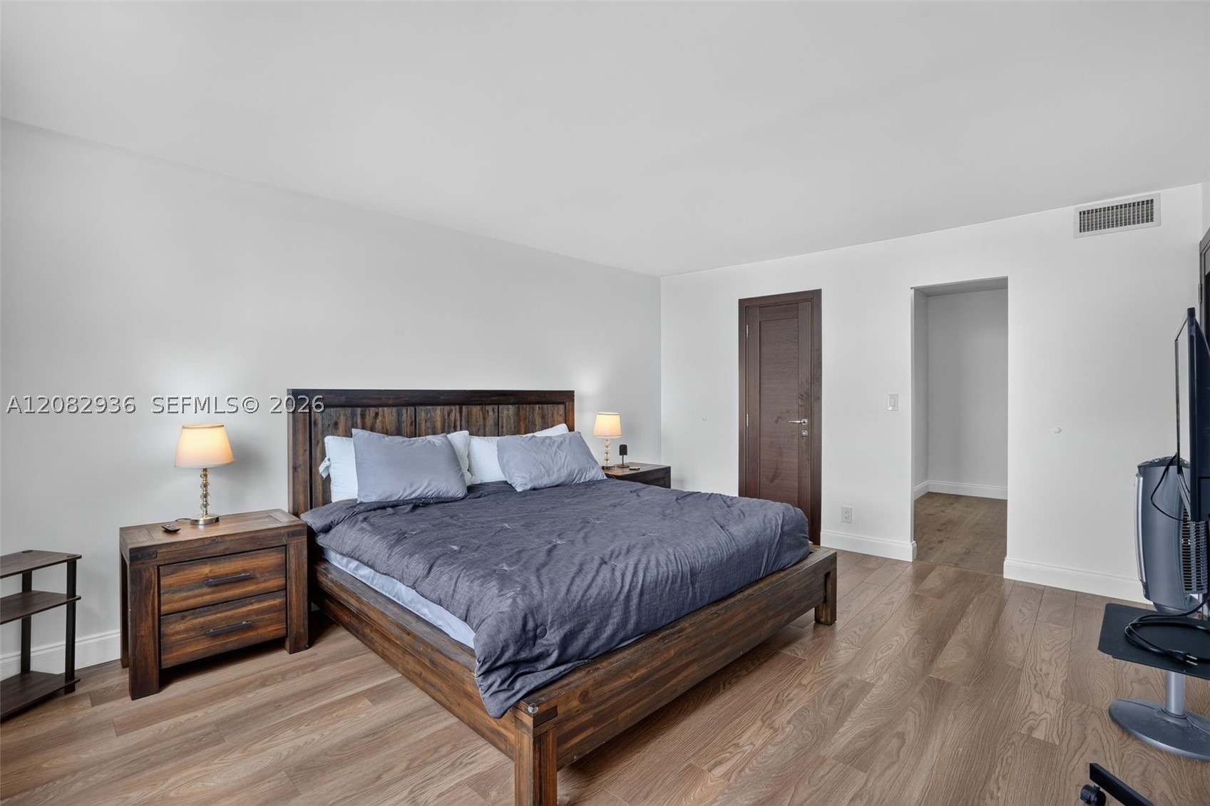 427 Golden Isles Dr #11C, Hallandale Beach FL 33009