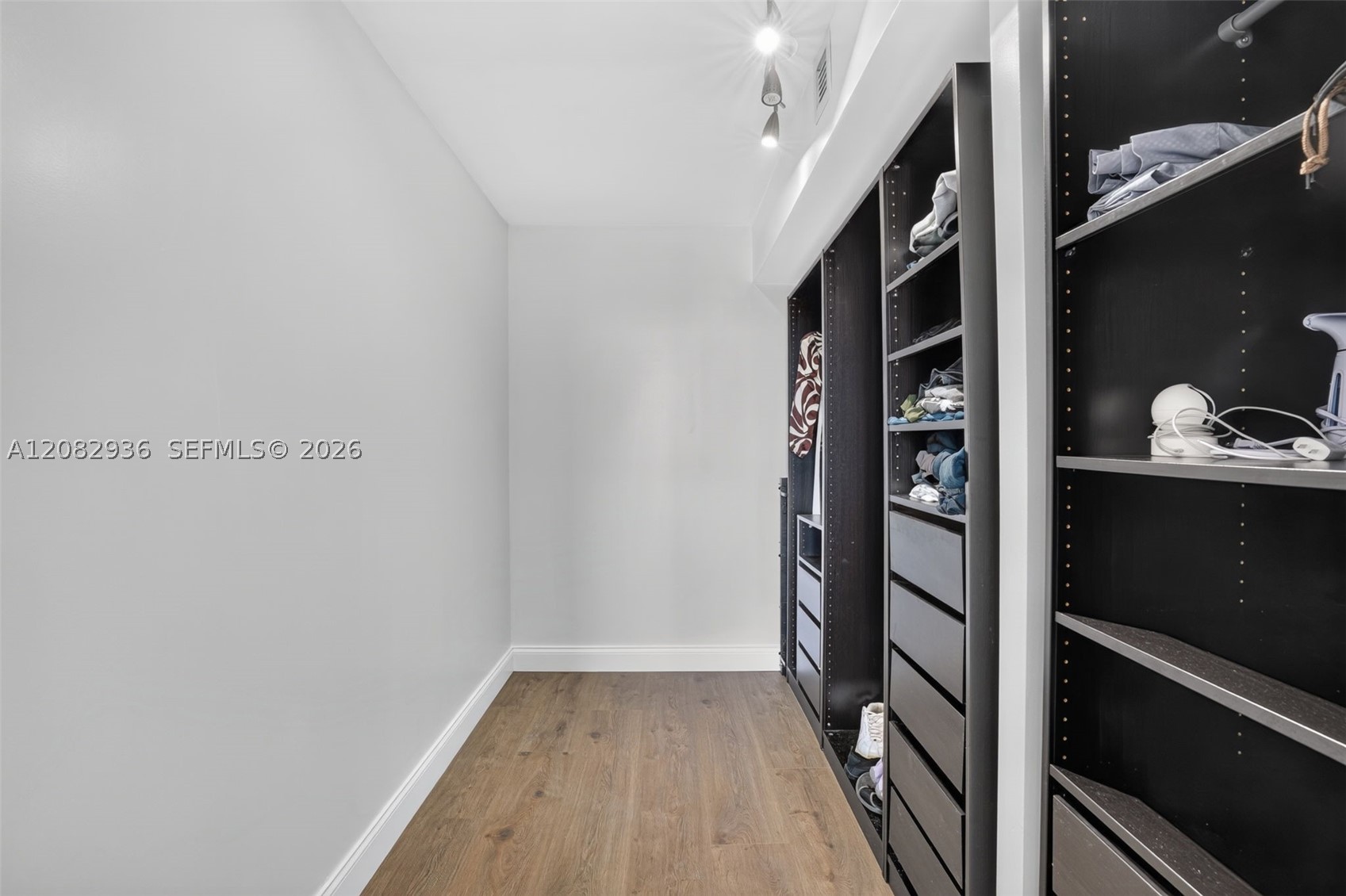 427 Golden Isles Dr #11C, Hallandale Beach FL 33009