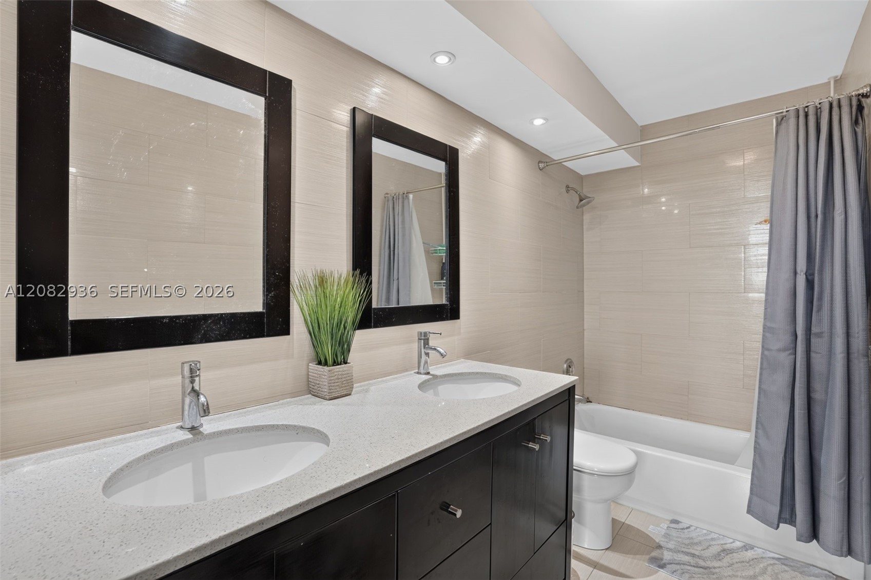 427 Golden Isles Dr #11C, Hallandale Beach FL 33009