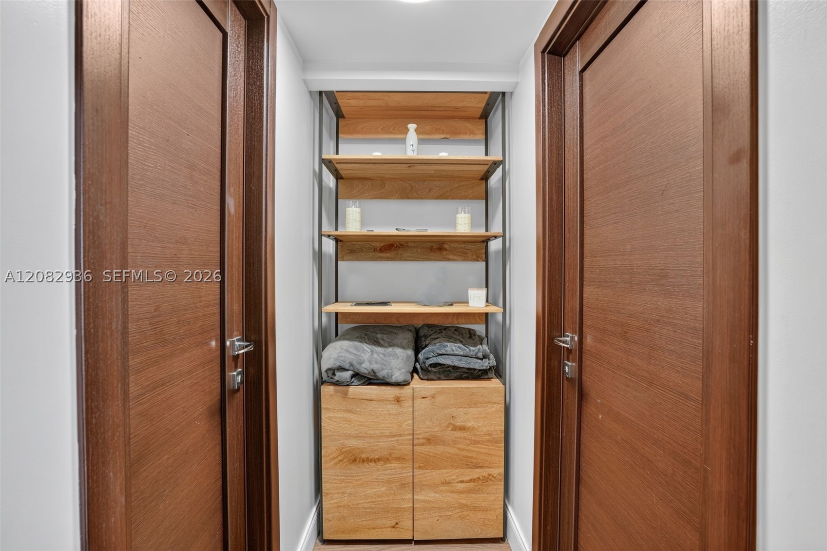 427 Golden Isles Dr #11C, Hallandale Beach FL 33009