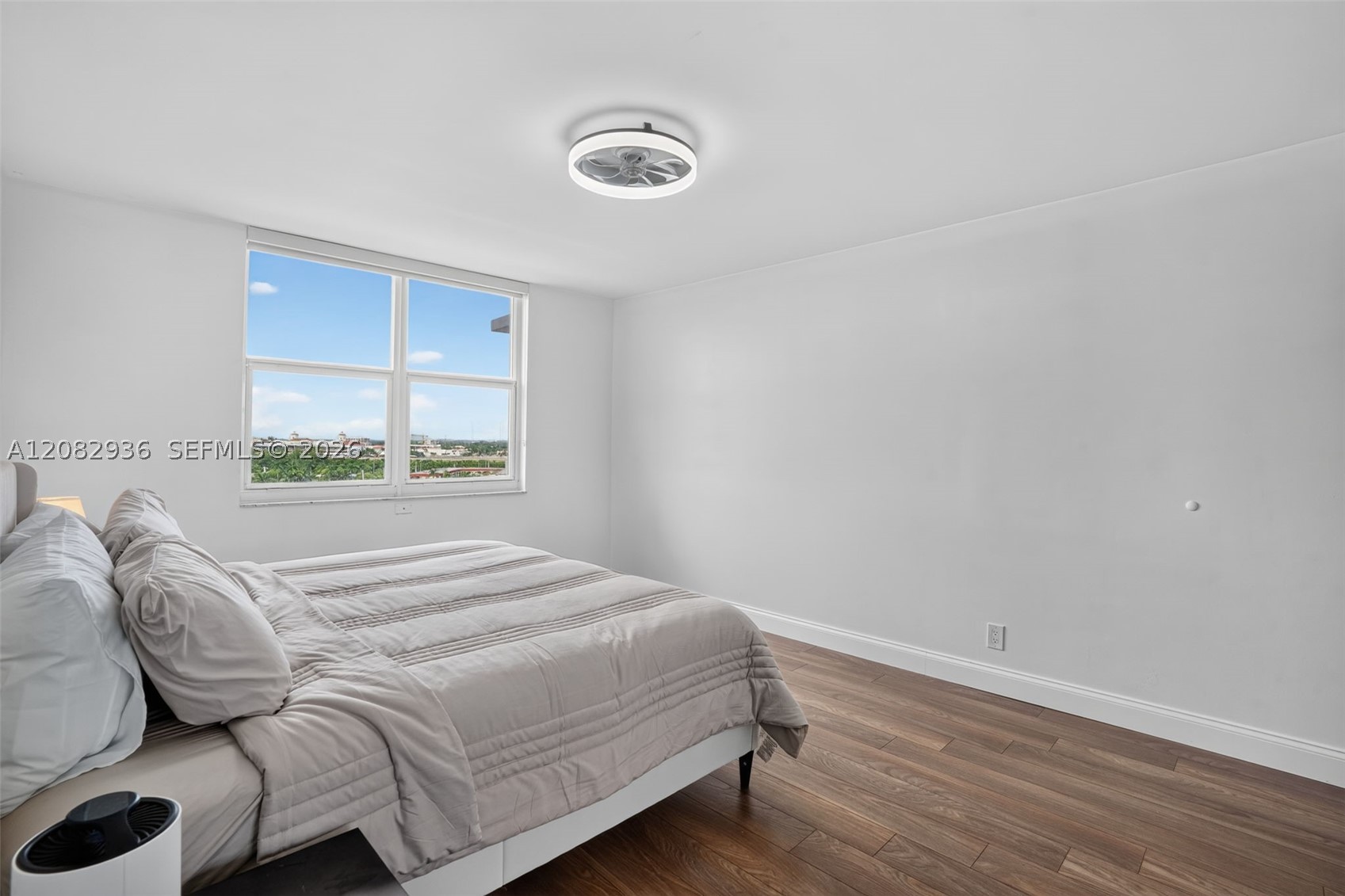 427 Golden Isles Dr #11C, Hallandale Beach FL 33009
