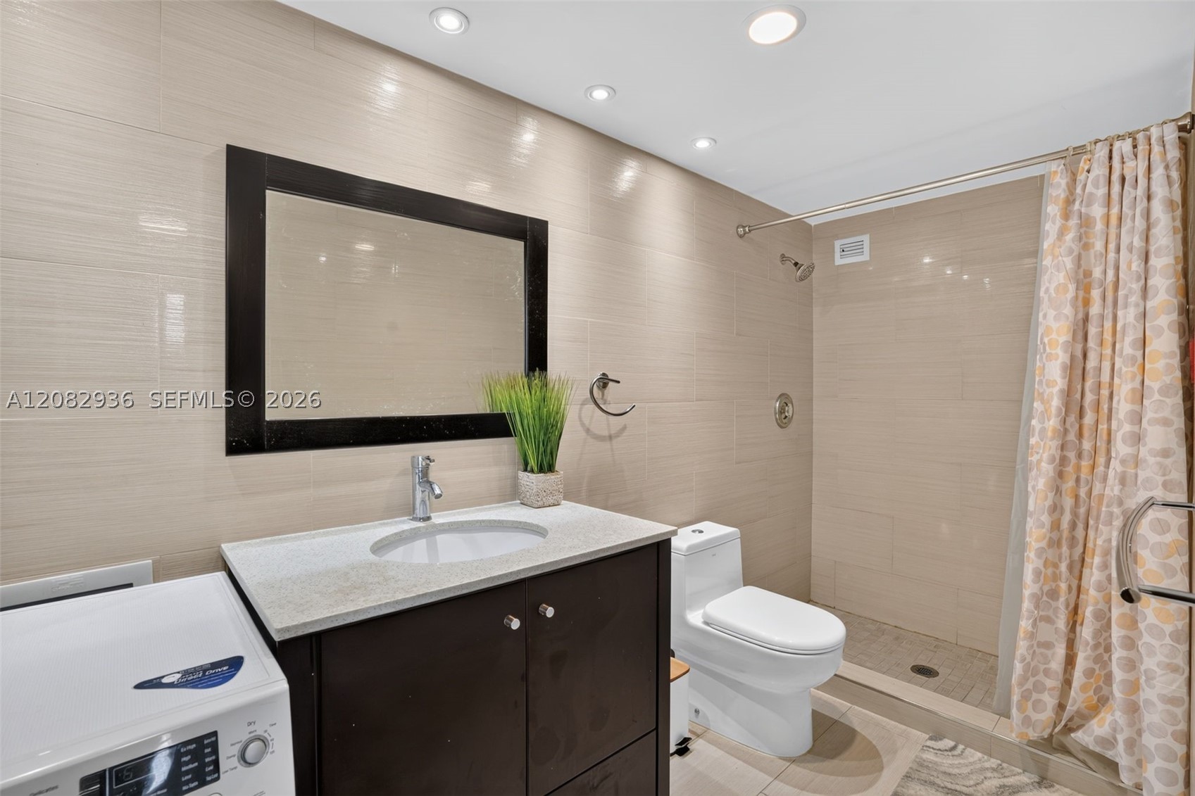 427 Golden Isles Dr #11C, Hallandale Beach FL 33009