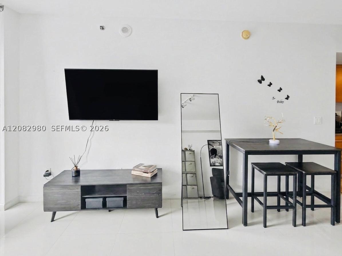 475 Brickell Ave #4610, Miami FL 33131