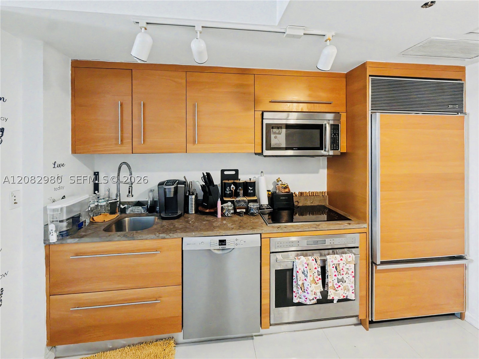 475 Brickell Ave #4610, Miami FL 33131