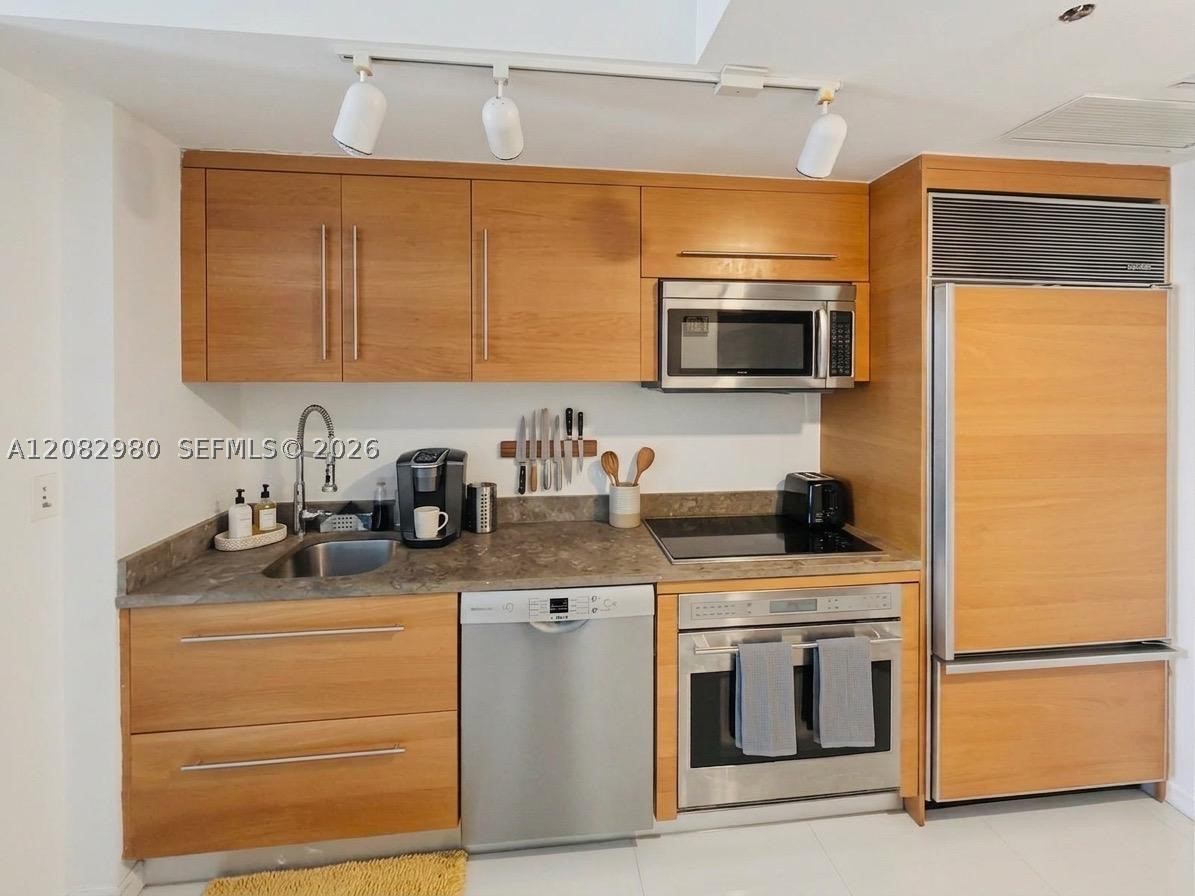 475 Brickell Ave #4610, Miami FL 33131